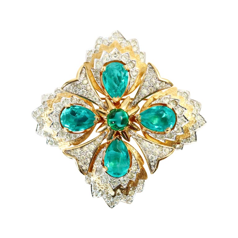 Vintage Jomaz Diamante with Emerald Green on Gold Brooch, Circa 1960s For Sale 1