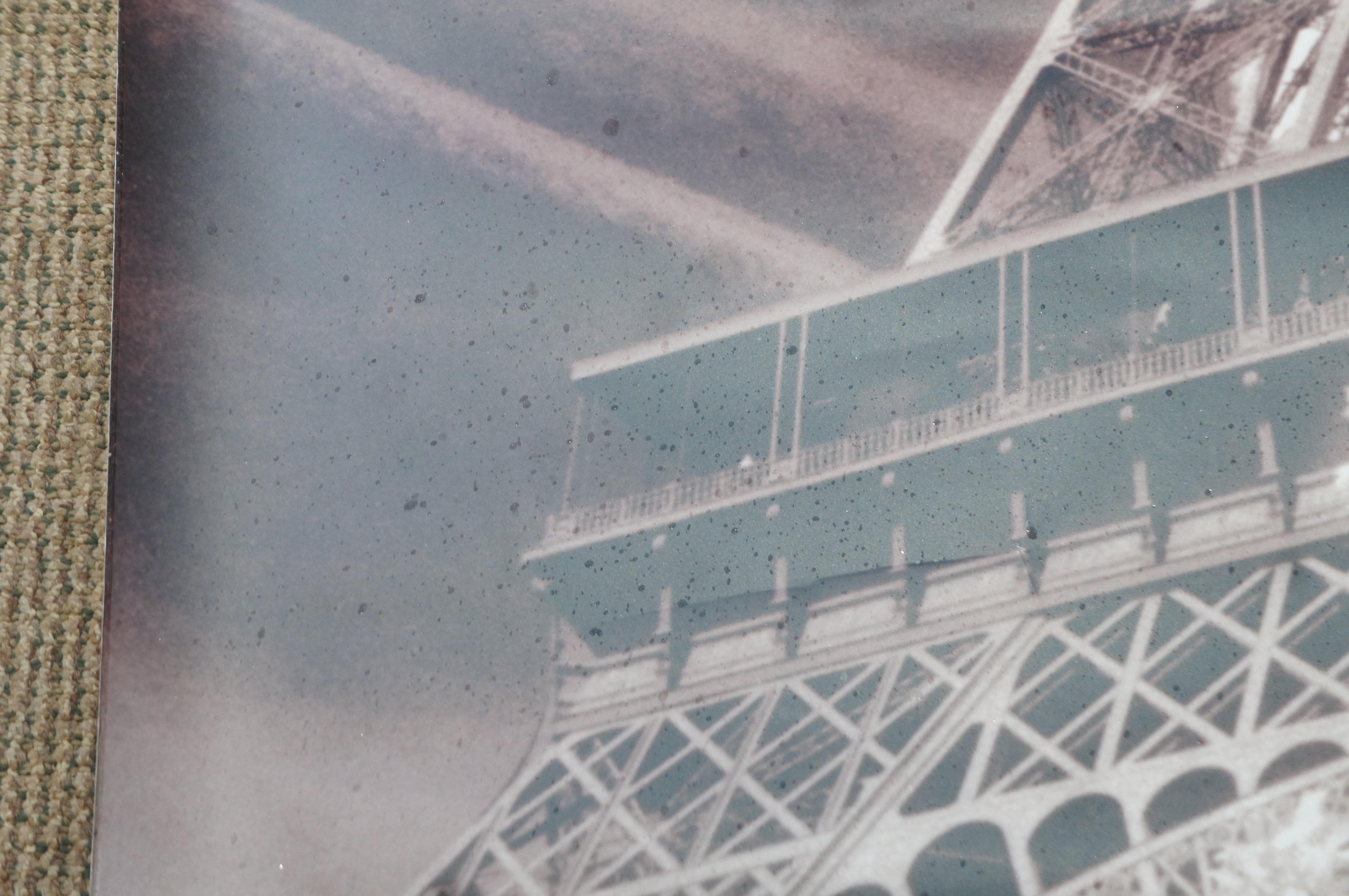 Jon Arnold: Eiffelturm in Übergröße, Paris, Frankreich, Poster Fujifilm 72 (20. Jahrhundert) im Angebot