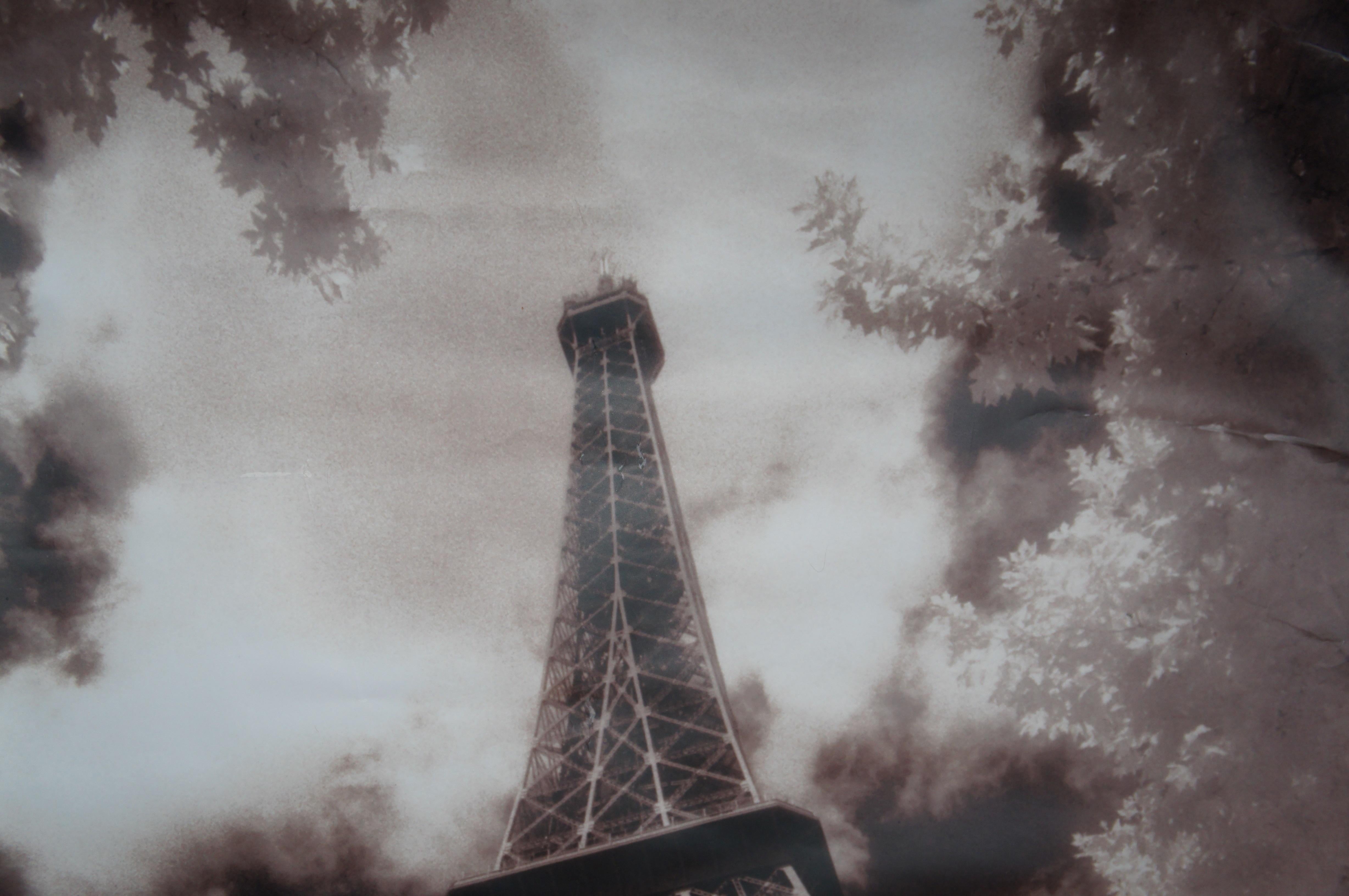 Jon Arnold: Eiffelturm in Übergröße, Paris, Frankreich, Poster Fujifilm 72 im Angebot 1