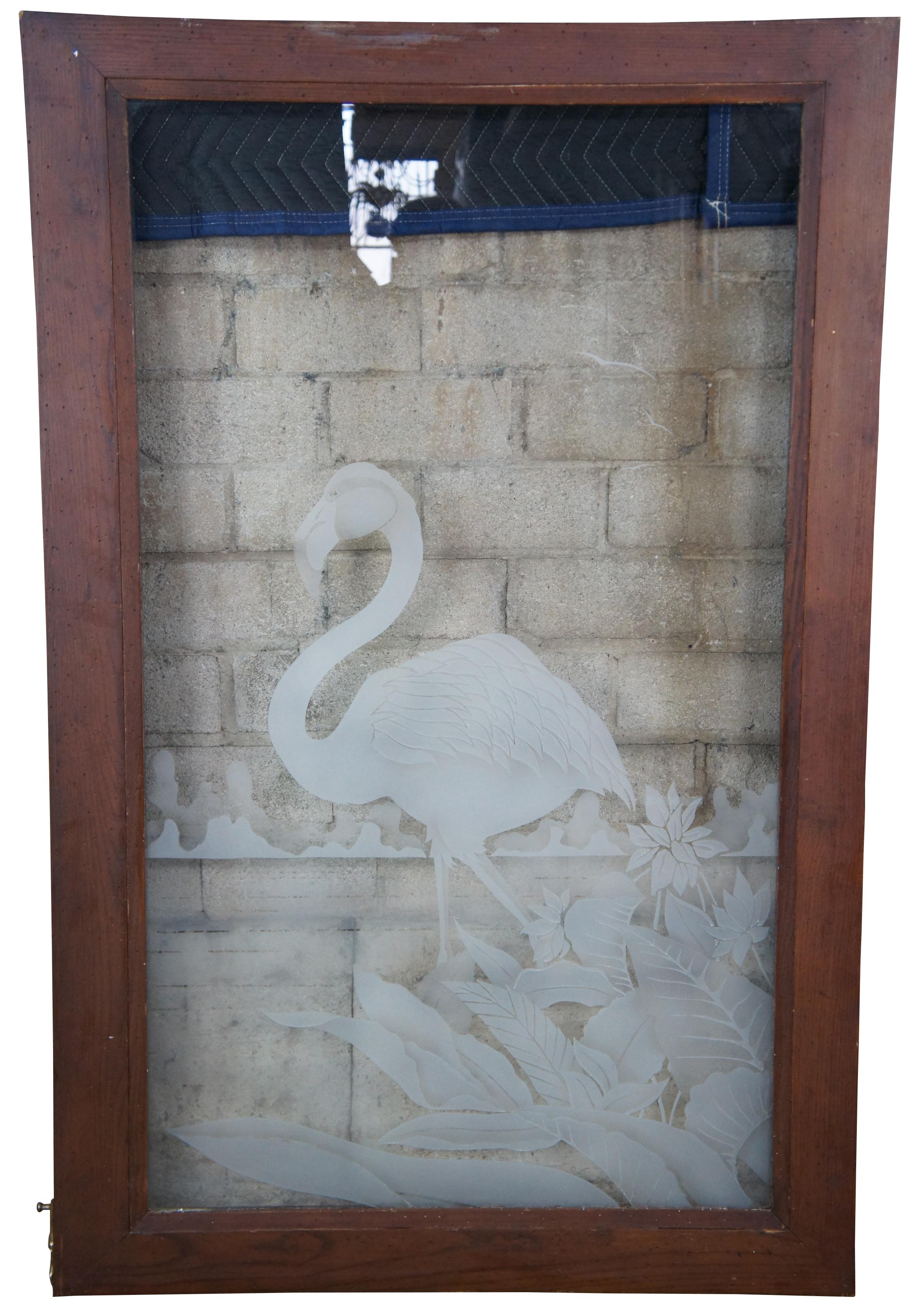 Jorge Rodriguez, geätzter Flamingo-Kunstglas-Schrank/Türfensterpaneel, Vintage (Böhmisch) im Angebot