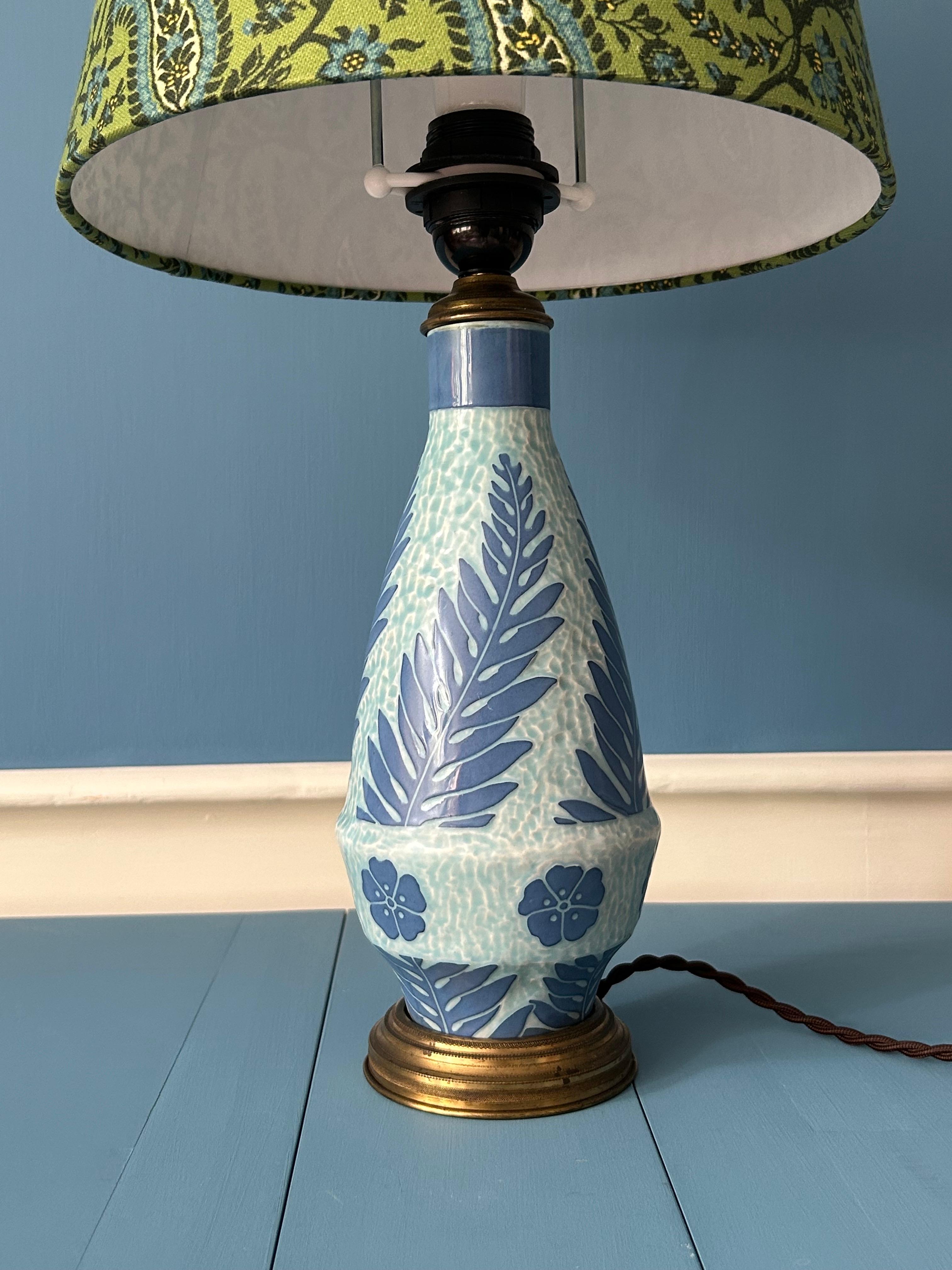Vintage Josef Ekberg Ceramic Table Lamp with Green Shade, Sweden, 20th Century In Good Condition For Sale In Copenhagen K, DK