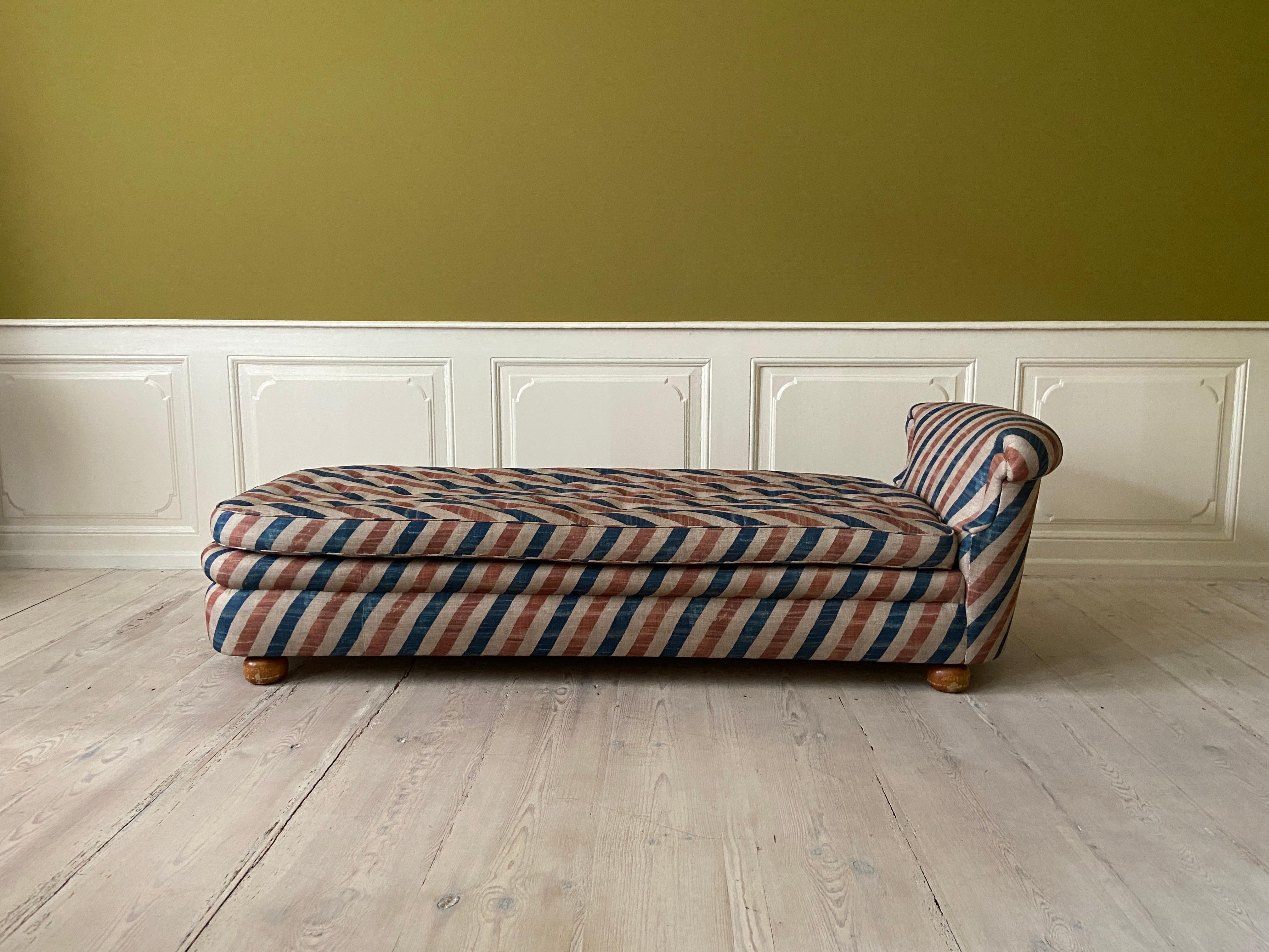 Vintage Josef Frank Daybed in Re-Upholstered Textile, Sweden 9