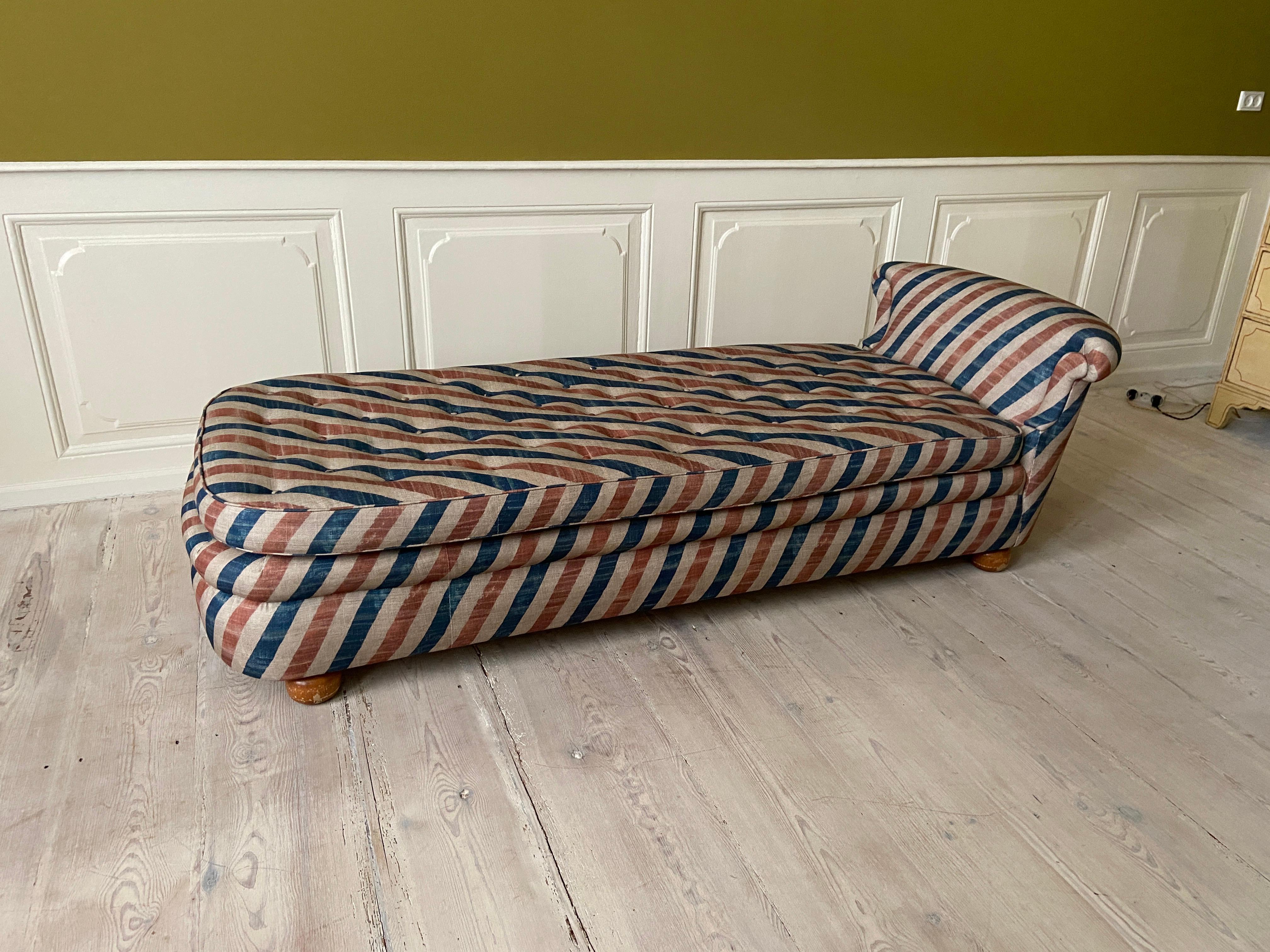 Vintage Josef Frank Daybed in Re-Upholstered Textile, Sweden 10