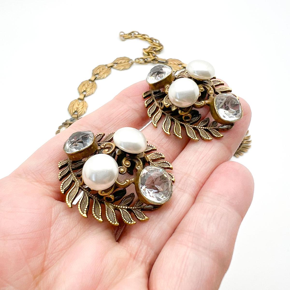 Una parure vintage Joseff of Hollywood Demi. Un raro reperto, risalente agli anni '40 e creato dal gioielliere Joseff of Hollywood. Joseff era prima di tutto un 