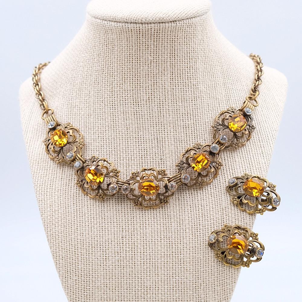 Period: 1950
Hallmark: Joseff
Condition: excellent
Dimensions: necklace L 18 Inches, earrings 1.4 Inch
Materials: base metal, crystals
Free worldwide shipping.