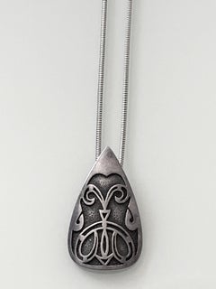 Vintage Joyce Spiro Solid Sterling Silver Open-Work Indonesian Shield Necklace