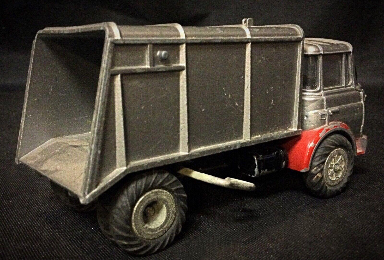 Vintage JRD Berliet Relaxe Truck Toy- 2Y42 In Good Condition For Sale In Bordeaux, FR