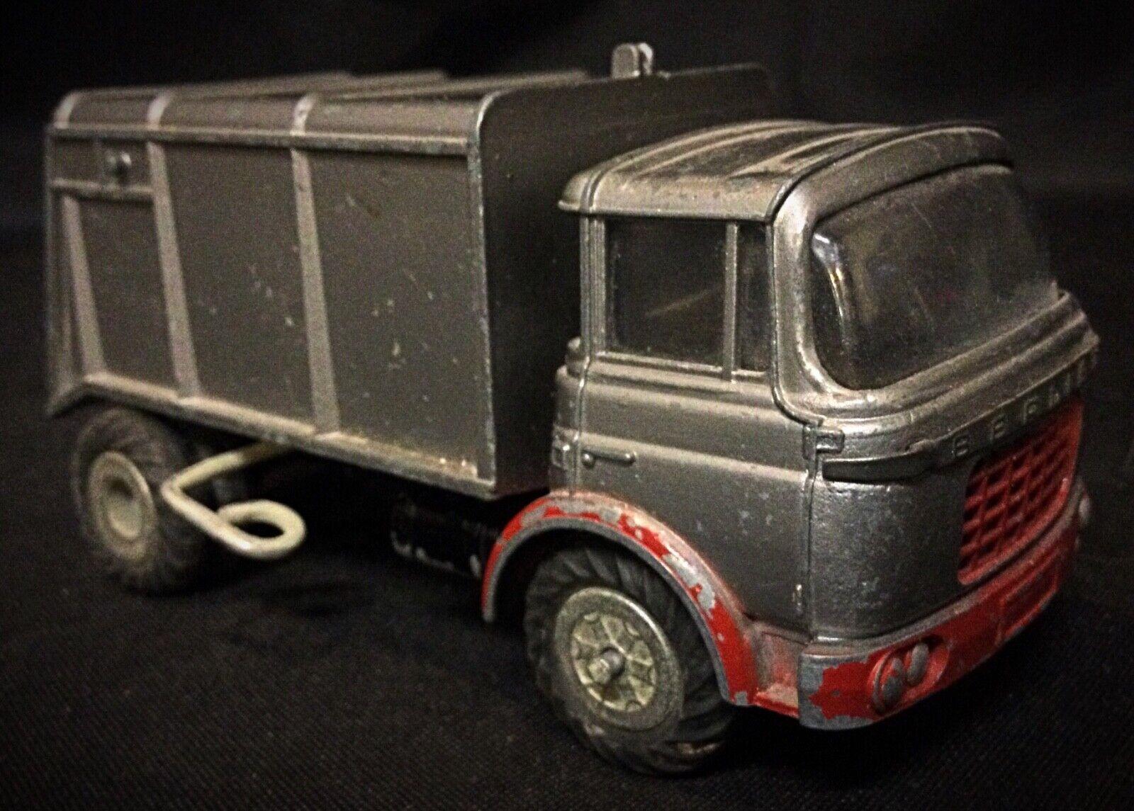 20th Century Vintage JRD Berliet Relaxe Truck Toy- 2Y42 For Sale