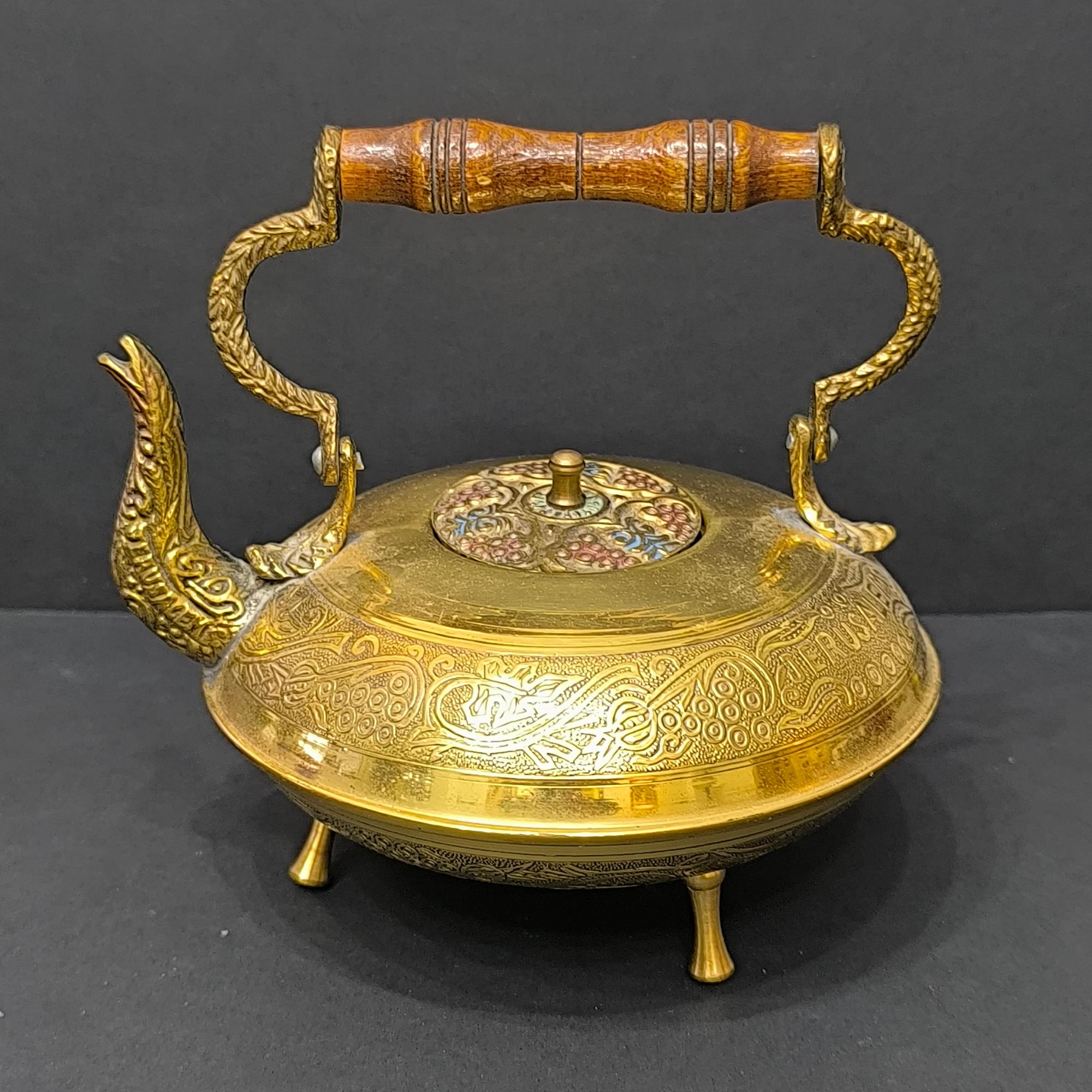 Candelieri Judaica d'epoca e teiera in ottone - Set perfetto da regalo e da collezione in vendita 5