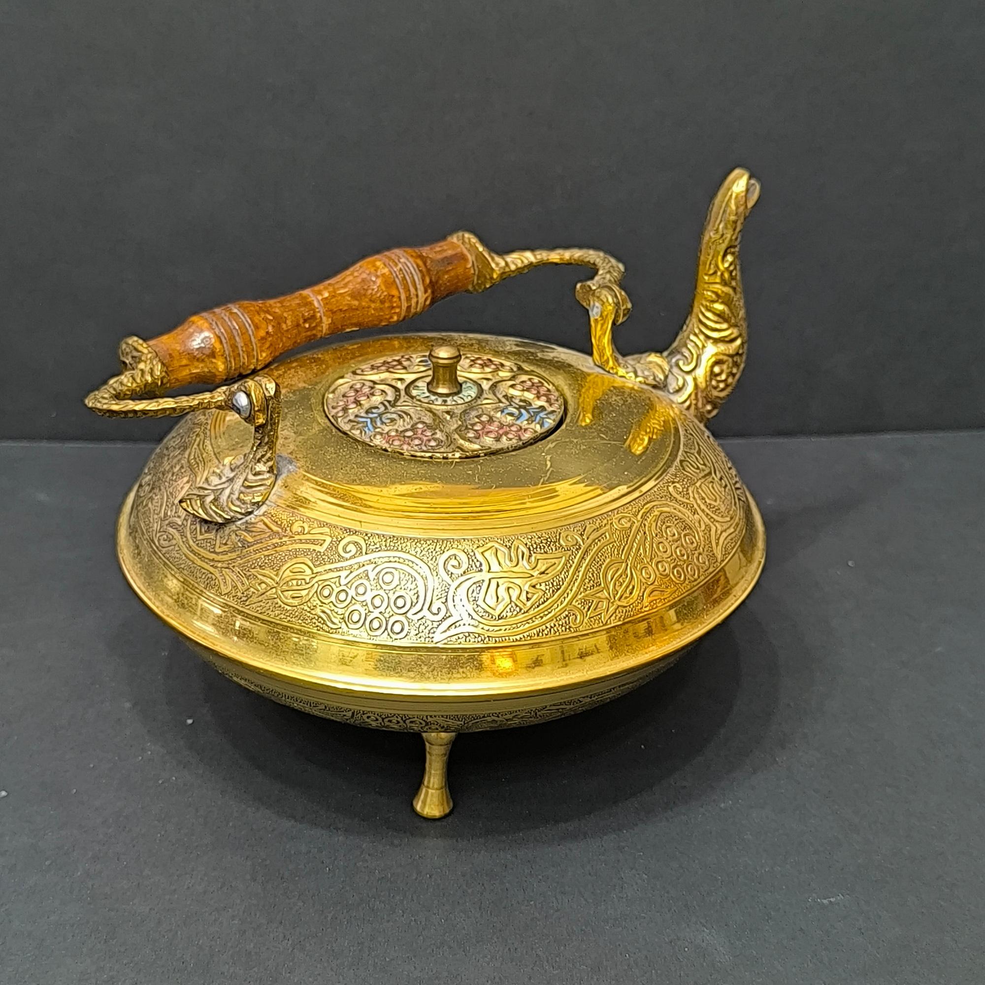 Candelieri Judaica d'epoca e teiera in ottone - Set perfetto da regalo e da collezione in vendita 7