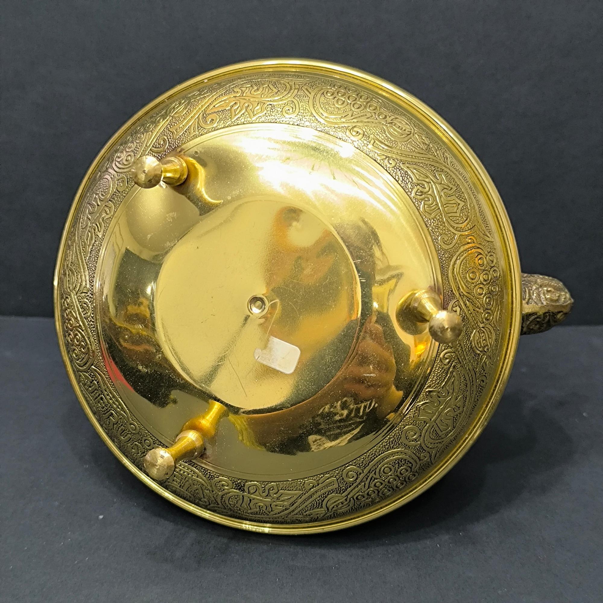 Candelieri Judaica d'epoca e teiera in ottone - Set perfetto da regalo e da collezione in vendita 9