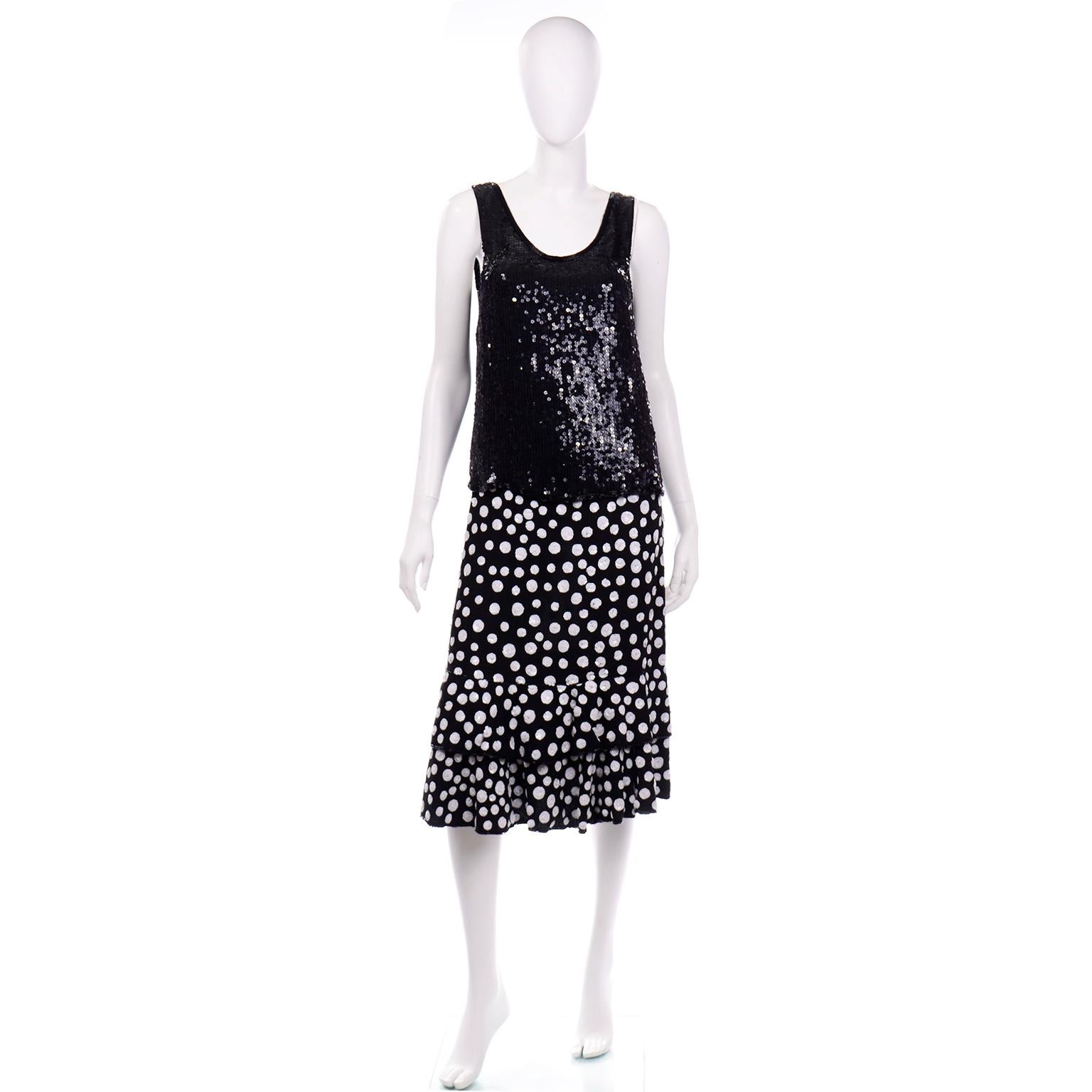 Questo è un abito vintage di Judith Ann Creations che potrebbe essere un'ottima alternativa all'abito da sera. Adoriamo il fatto che questo ensemble abbia tanti divertenti pezzi separati che possono essere indossati da soli con altri oggetti del tuo
