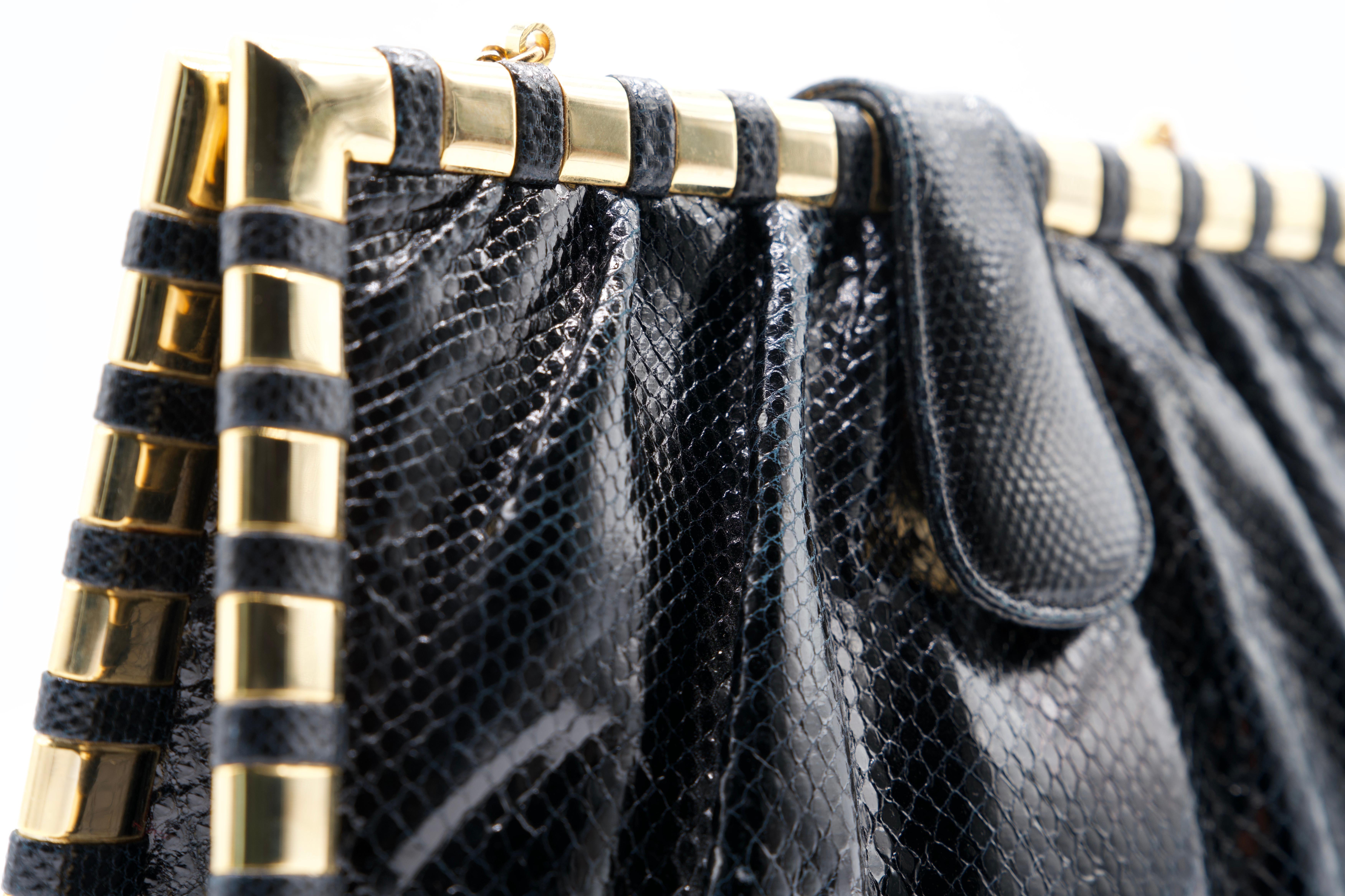 Bolso vintage Judith Karung negro herrajes dorados en venta 5