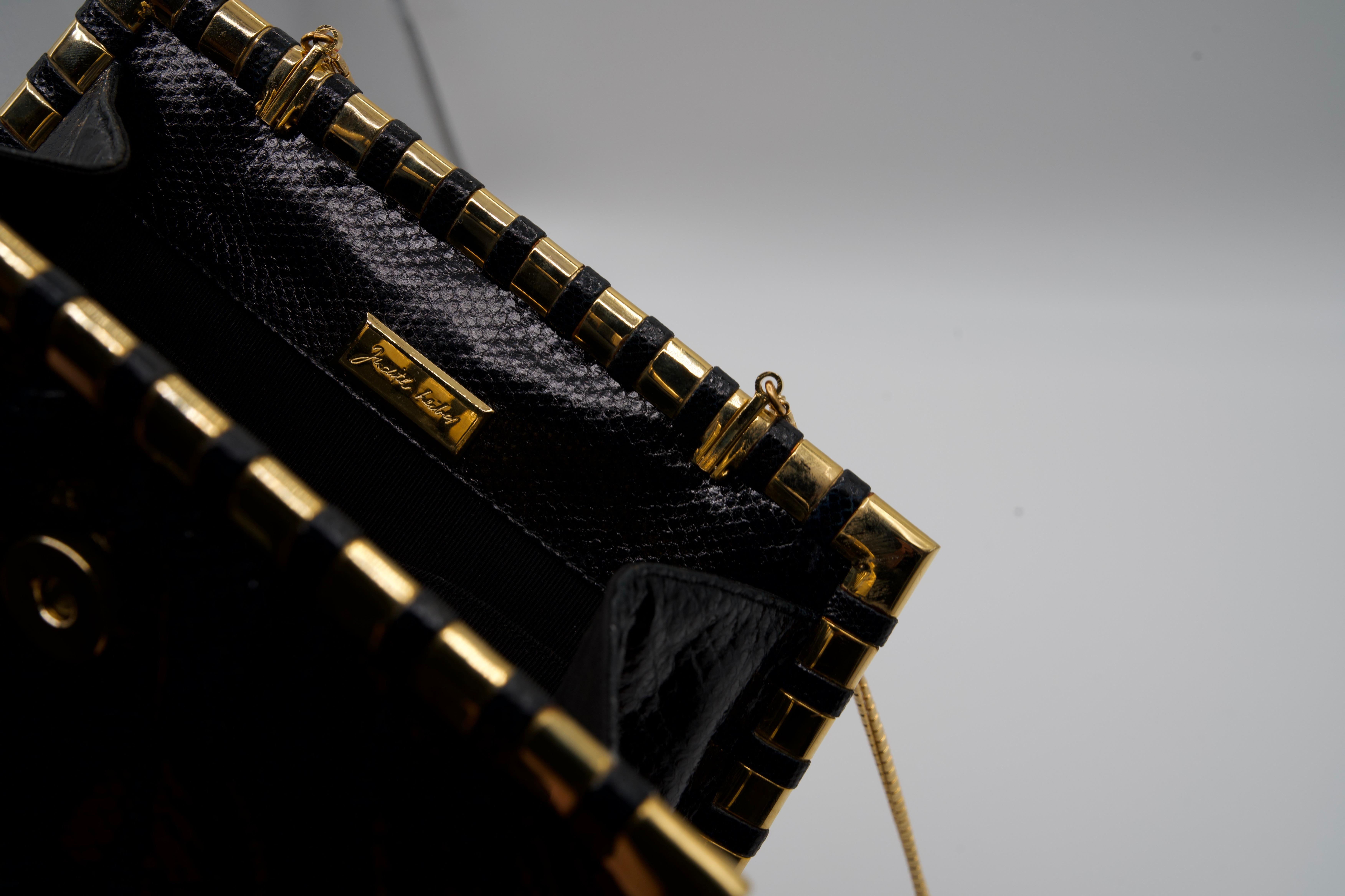 Bolso vintage Judith Karung negro herrajes dorados en venta 9