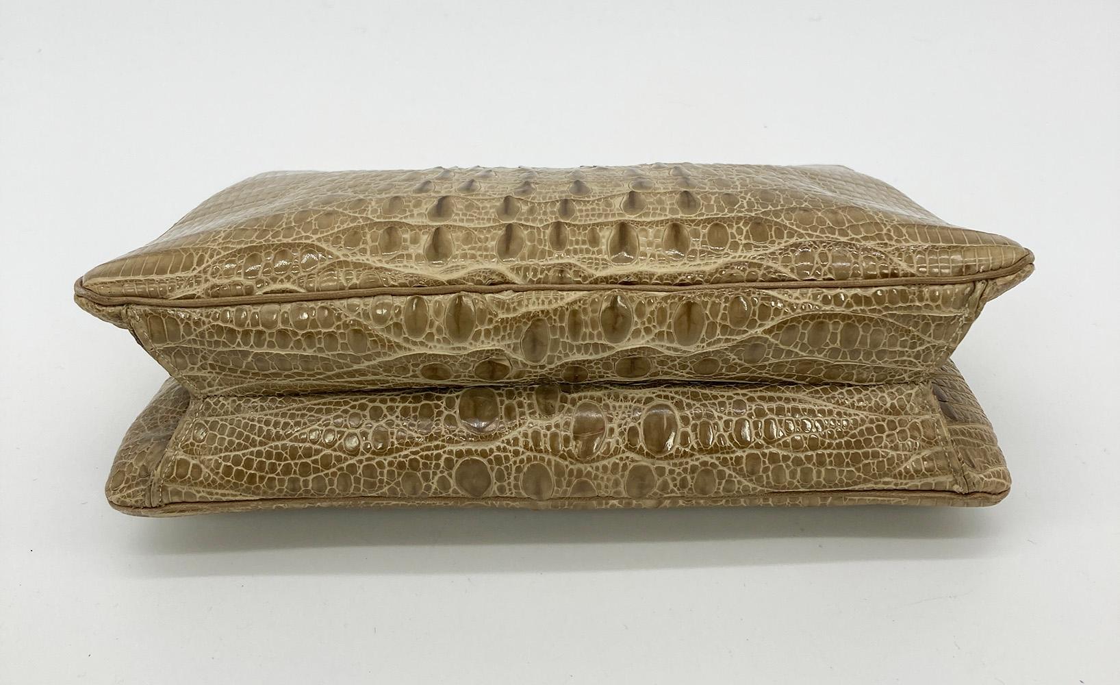 Judith Leiber Natural Tan Hornback Alligator Clutch In Good Condition For Sale In Philadelphia, PA