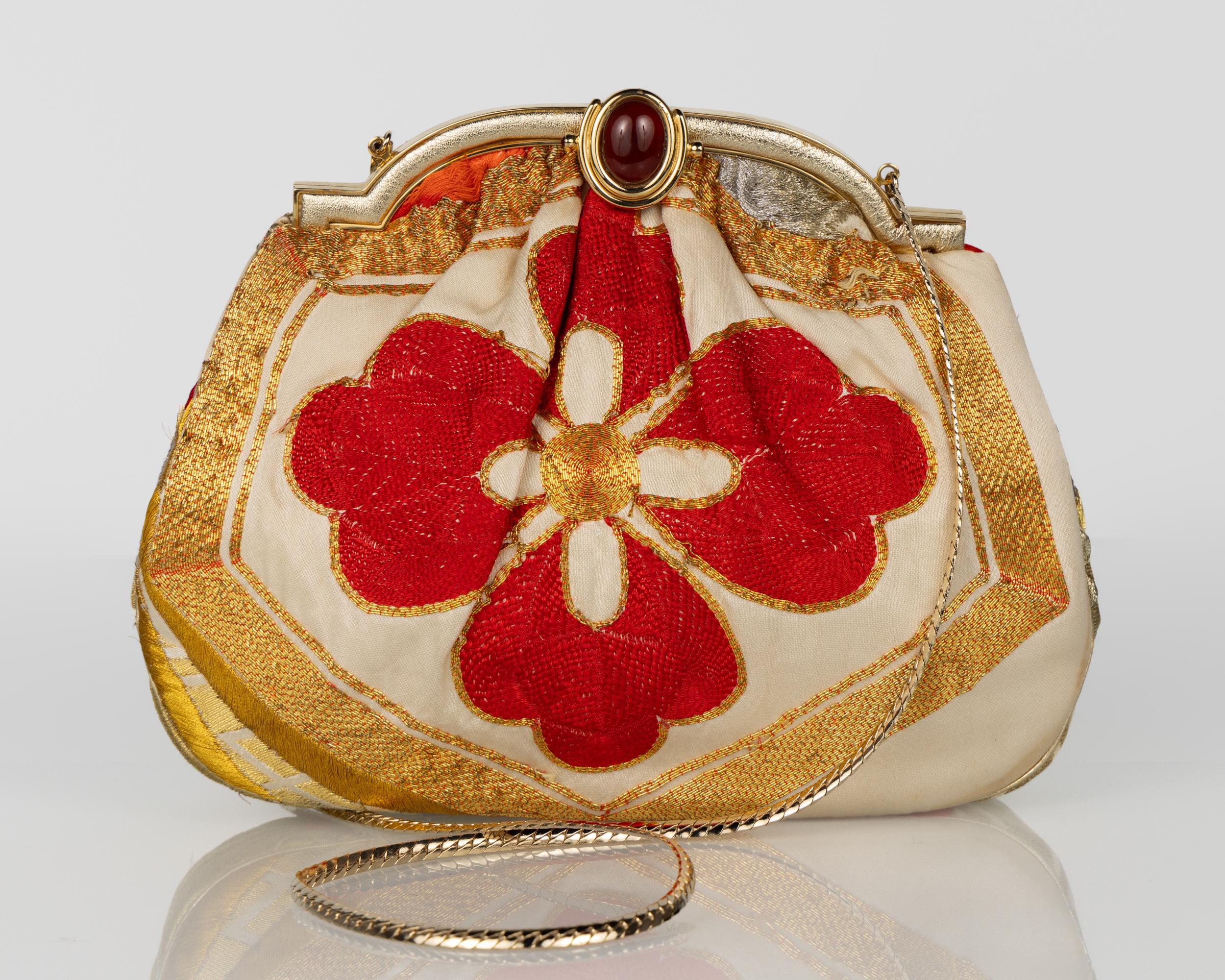 Bolso de mano convertible vintage Judith Leiber en seda obi roja y dorada en venta 6