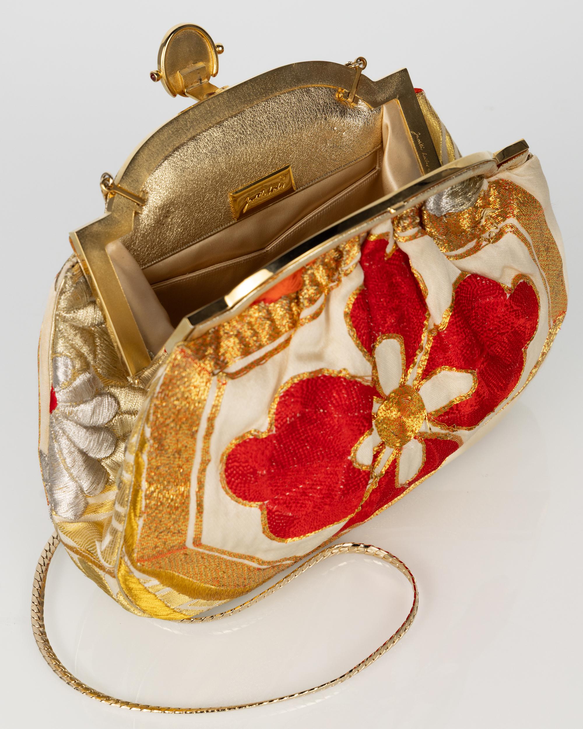 Bolso de mano convertible vintage Judith Leiber en seda obi roja y dorada en Bueno estado para la venta en Boca Raton, FL