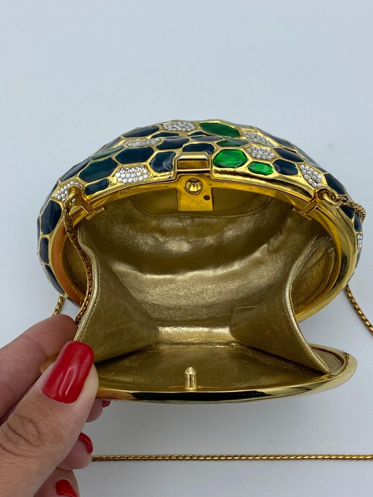 Vintage Judith Leiber Snake Clutch Crossbody Handbag In Excellent Condition For Sale In Beverly Hills, CA