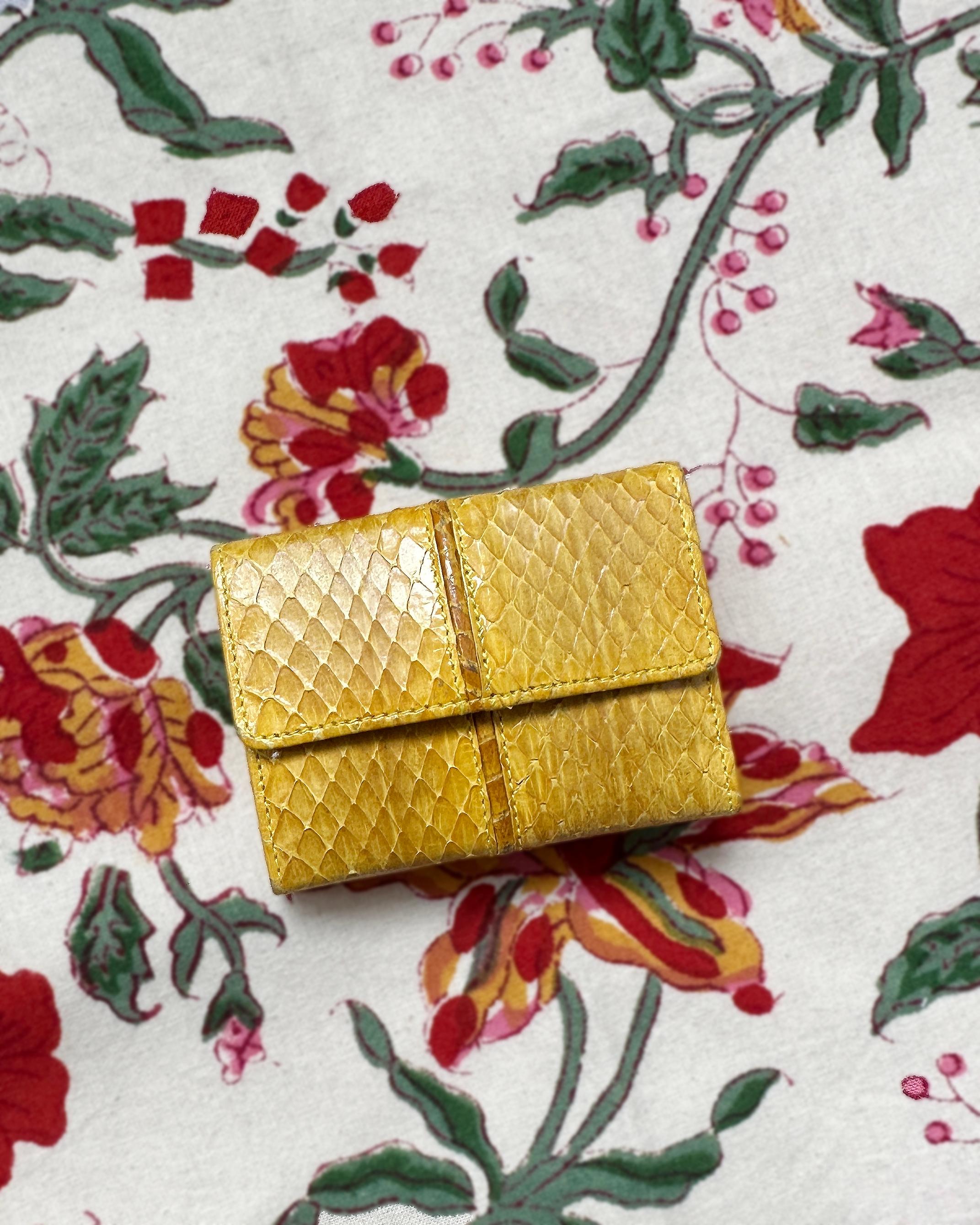 Vintage Judith Leiber Snakeskin Wallet In Excellent Condition For Sale In New York, NY