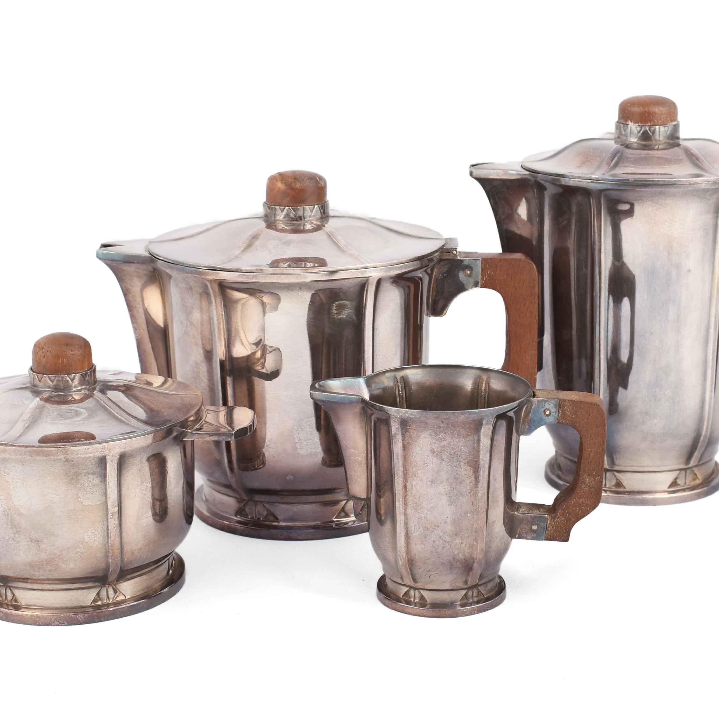 Silver coffee set is an original decorative object realized between the 1920s and the 1930s.

Silver plate metal.

The mark 