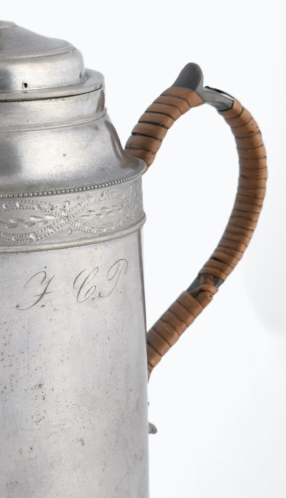 Vintage Jugensdstil coffee pot is an original decorative object realized in Germany in the end of the 19th century.

Original tin. Canné handle.

Realized by Jacob Heinrich Weiss. 

Made in Germany.

Good conditions: some signs of age are