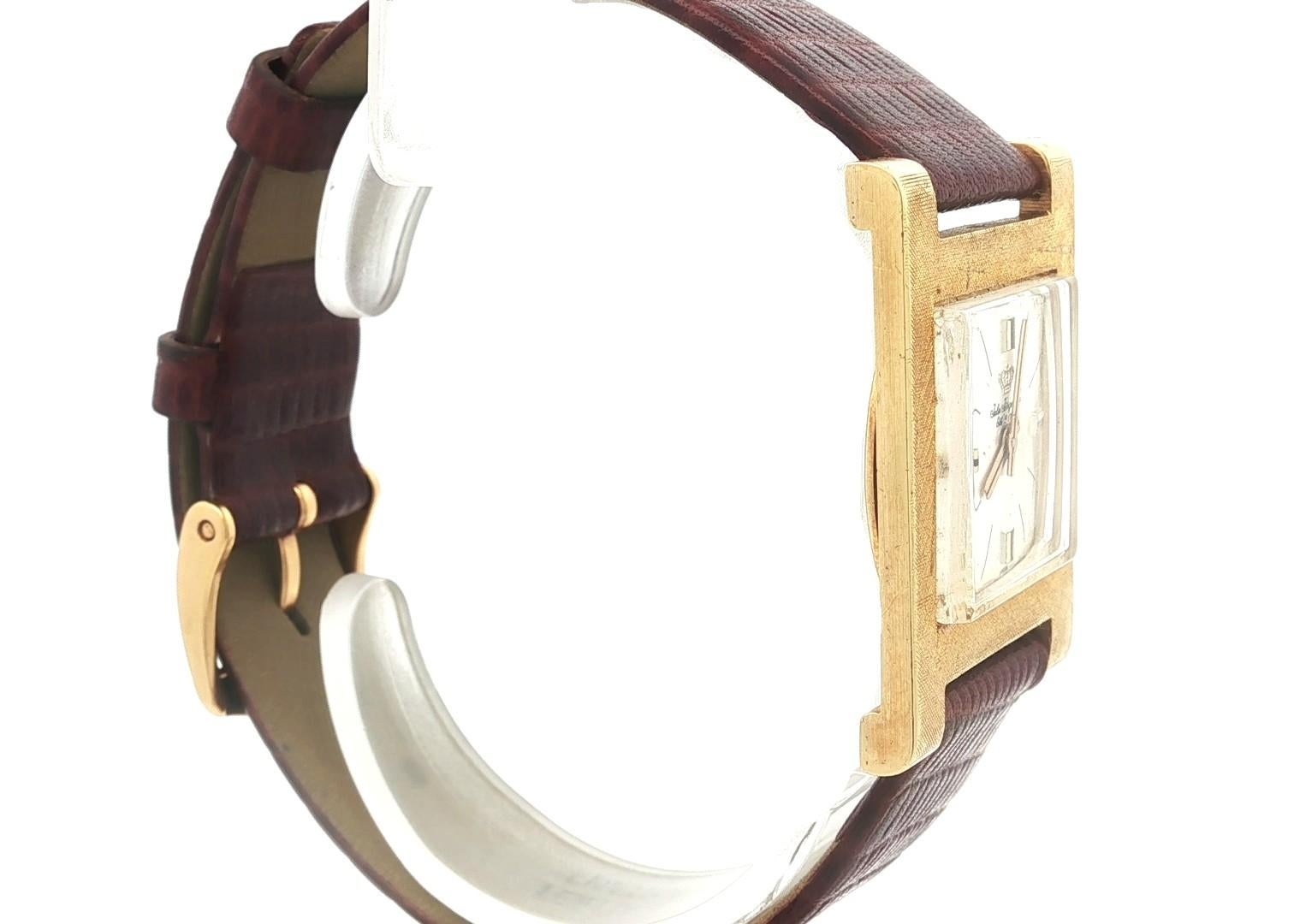 Vintage Jules Jurgensen Florentine Finish 18k Gold 24mm Rectangular Swiss Watch In Good Condition For Sale In Montclair, NJ