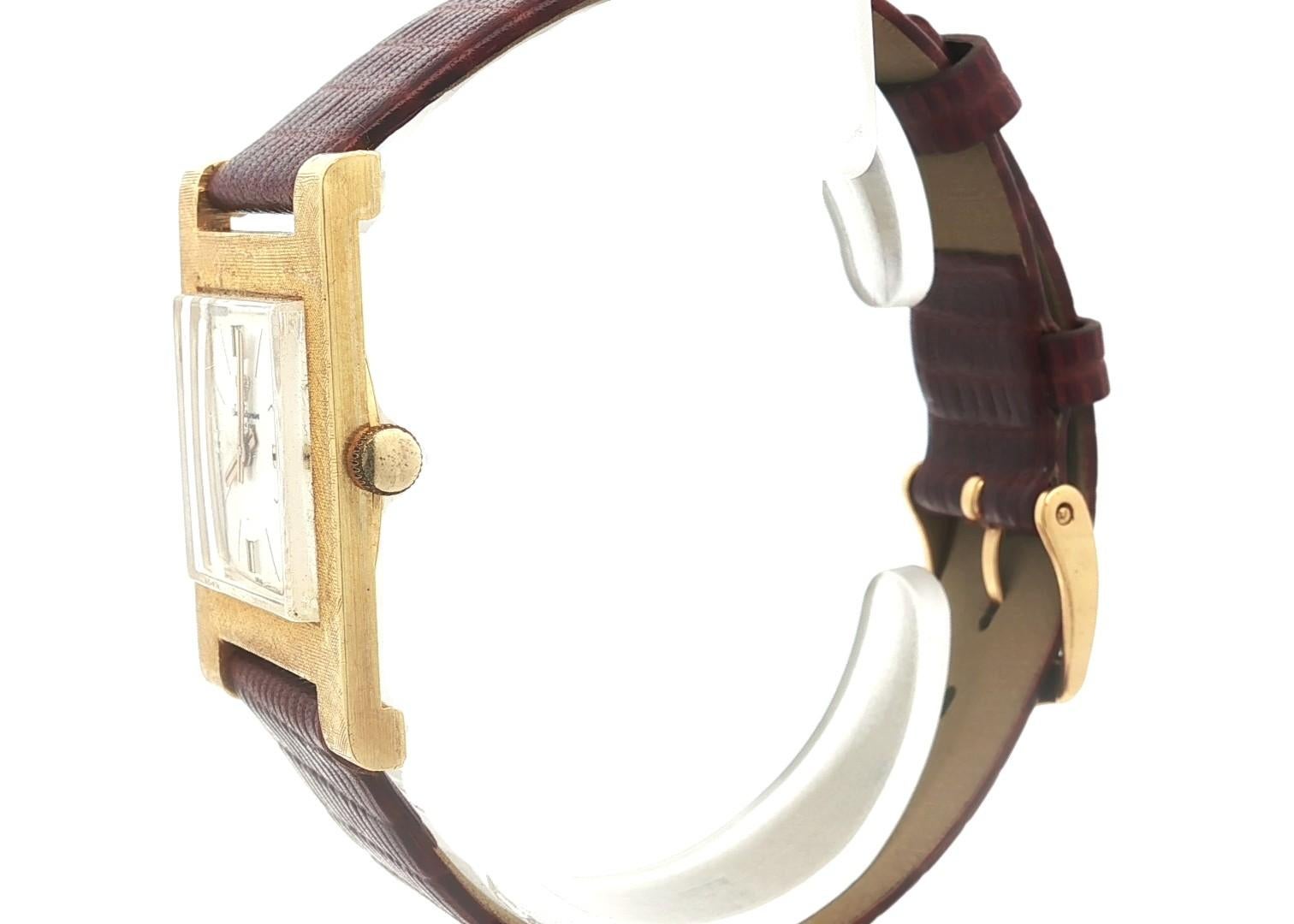 Women's or Men's Vintage Jules Jurgensen Florentine Finish 18k Gold 24mm Rectangular Swiss Watch For Sale