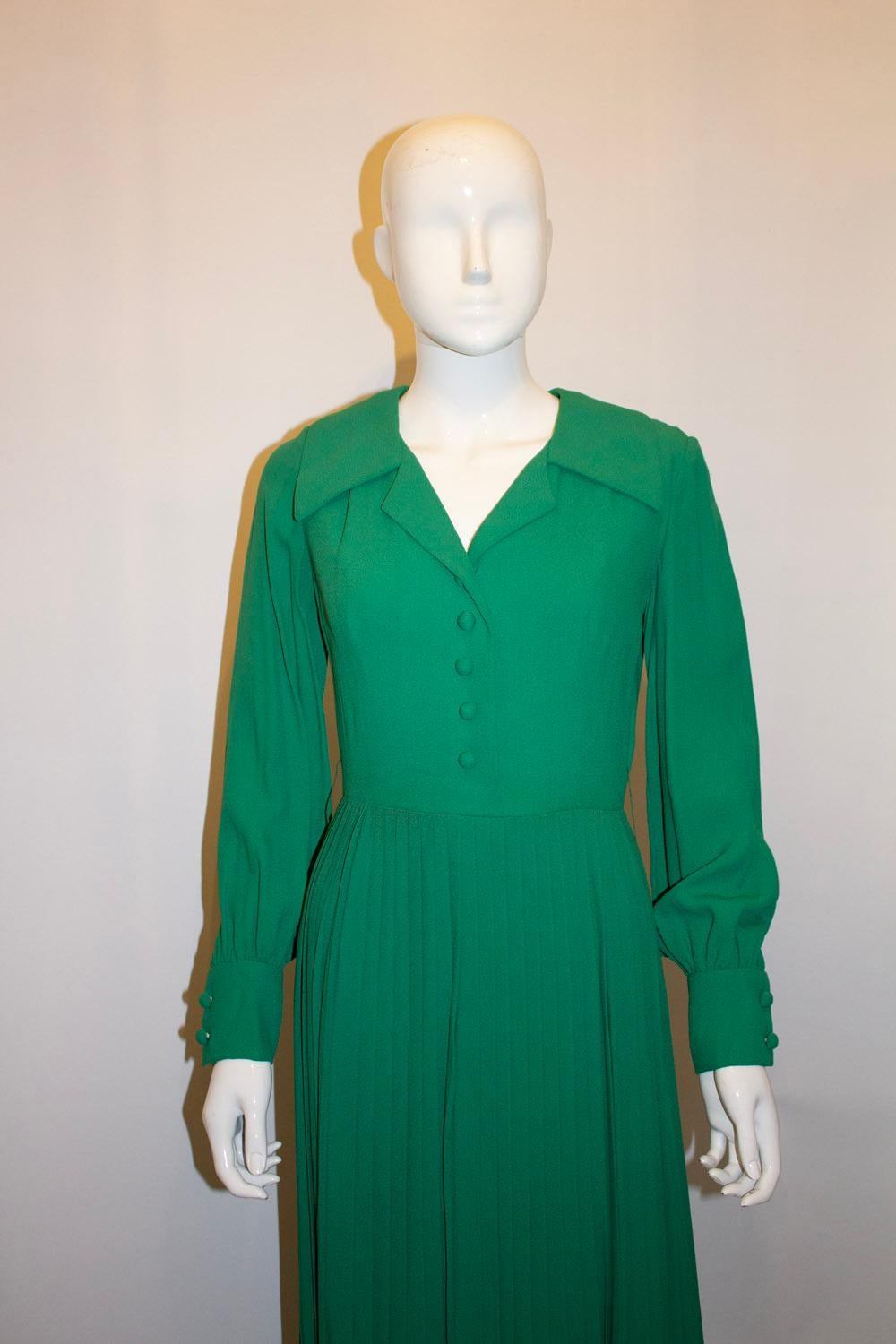Vert Robe du soir en crêpe vintage Julian Rose & Greene Greene en vente