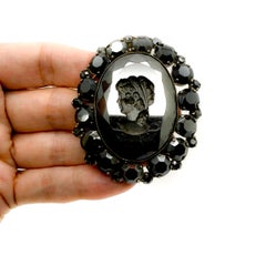 Vintage Juliana D&E Glass Cameo Brooch 1960s