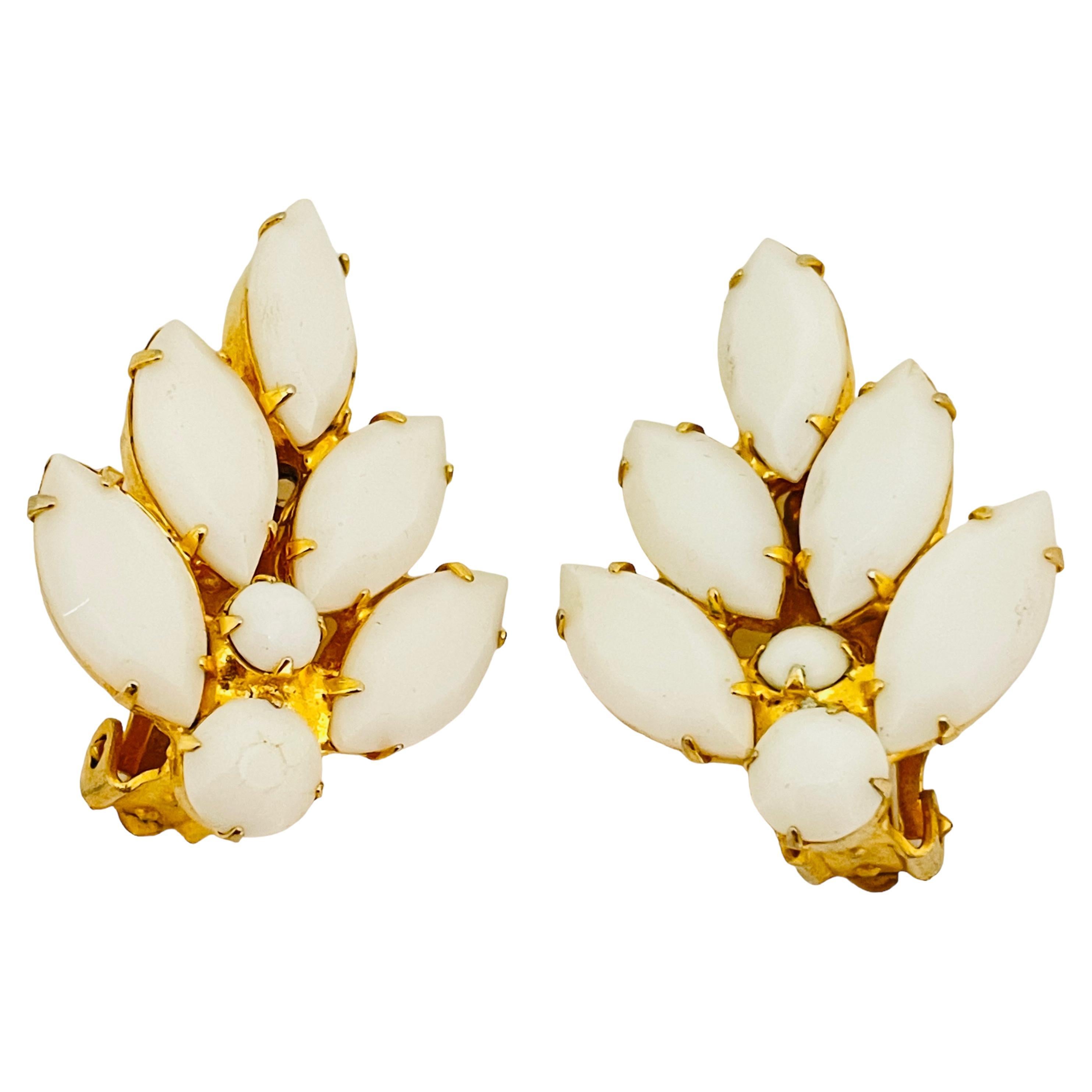 Orecchini a clip d
epoca di JULIANA DELIZZA 
Elster in vetro lattiginoso color oro