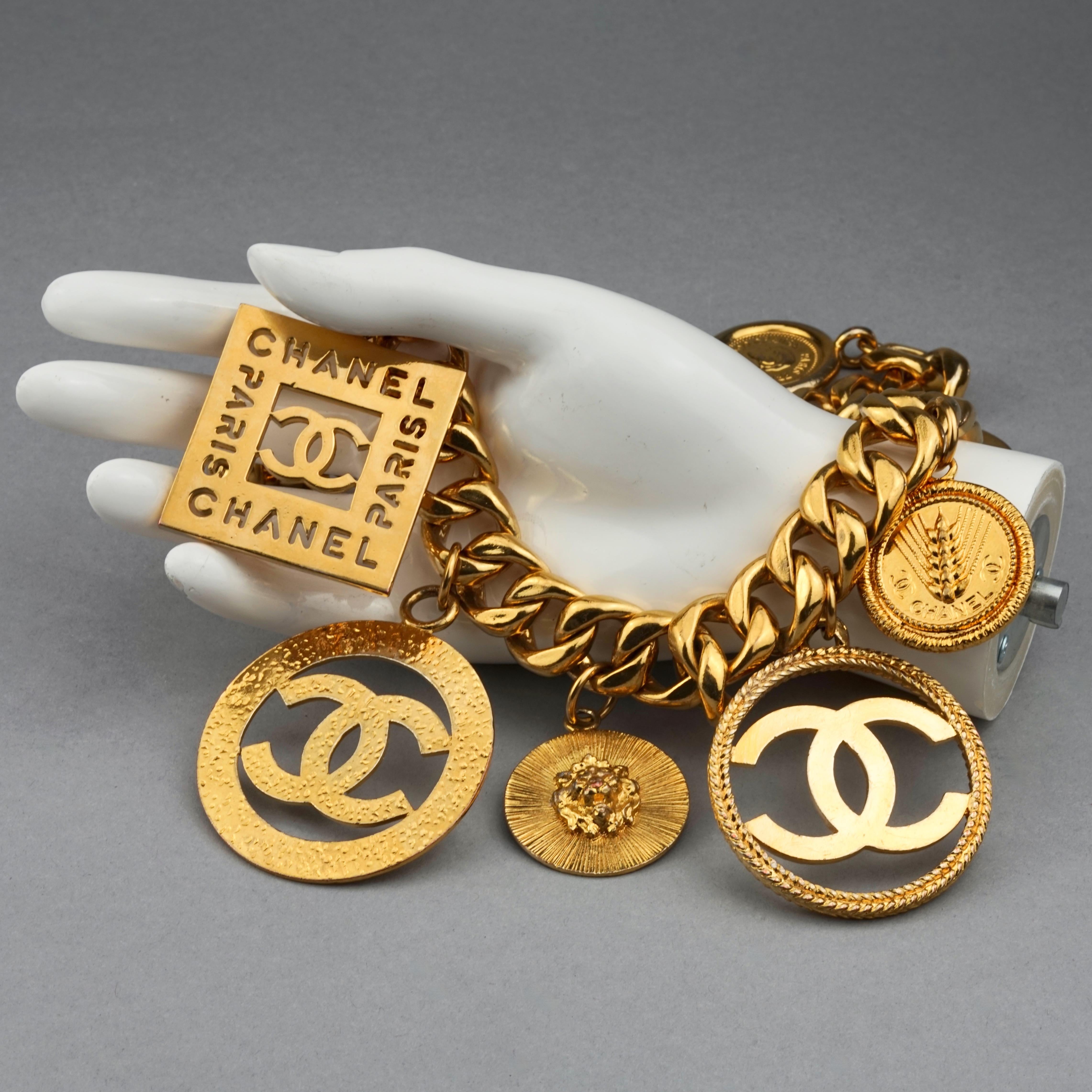 Vintage Jumbo CHANEL Iconic Logo Medallion Charm Necklace Belt For Sale 3