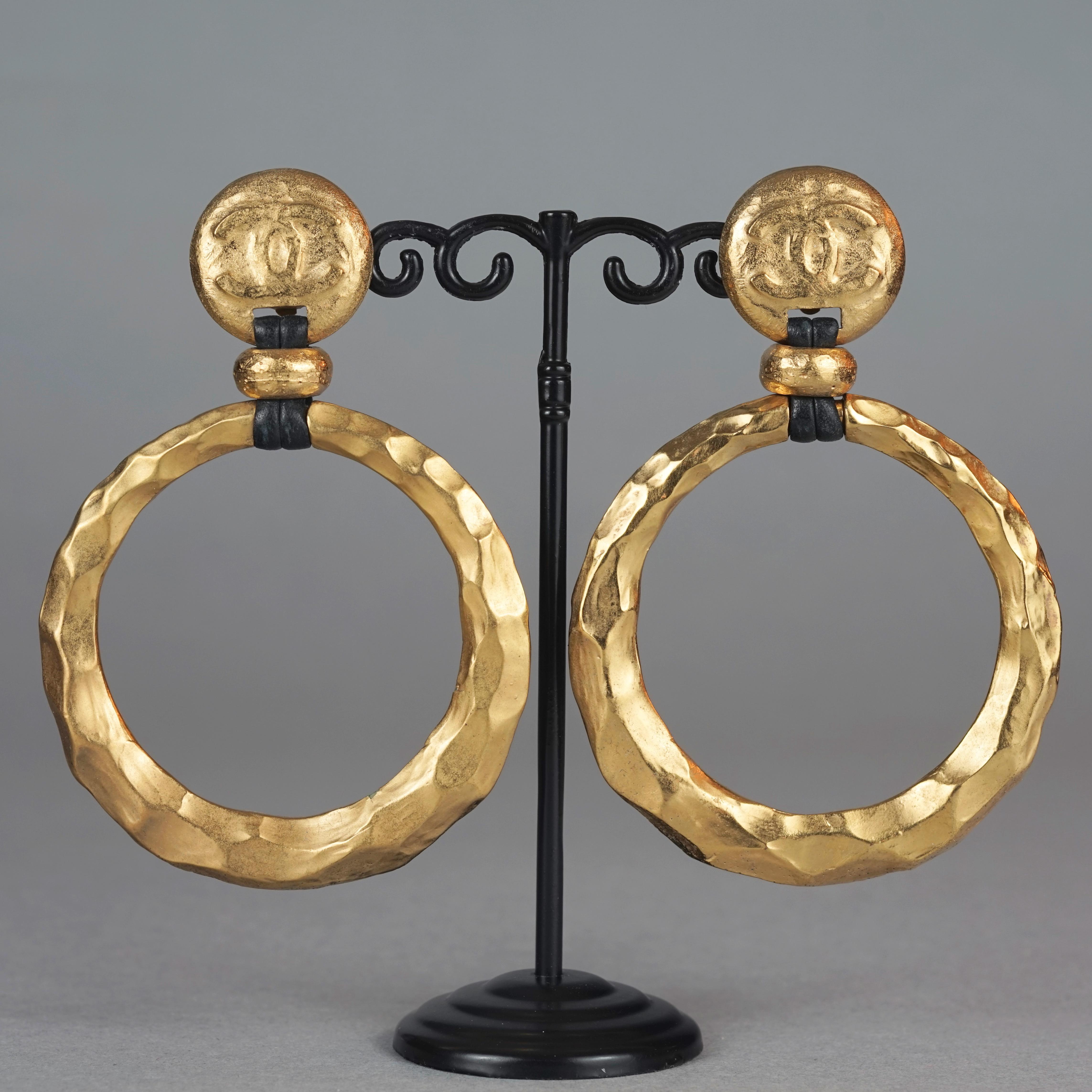 Vintage Jumbo CHANEL Logo Hammered Hoop Dangle Earrings As Seen on Beyonce In Excellent Condition In Kingersheim, Alsace