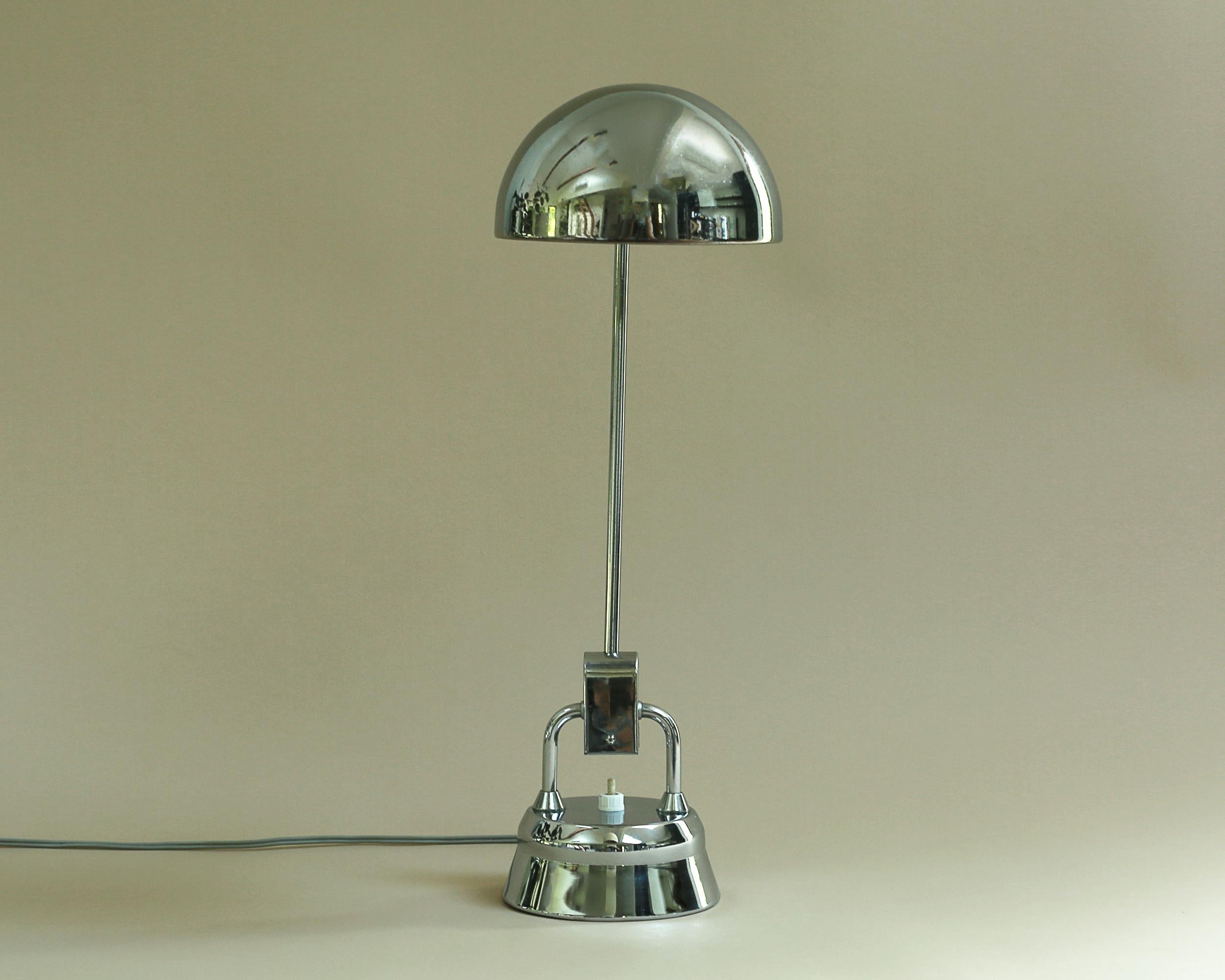 Vintage Jumo 600 Chrome Table Lamp - 1940's - 1950's Mid Century Modern In Good Condition For Sale In New York City, NY