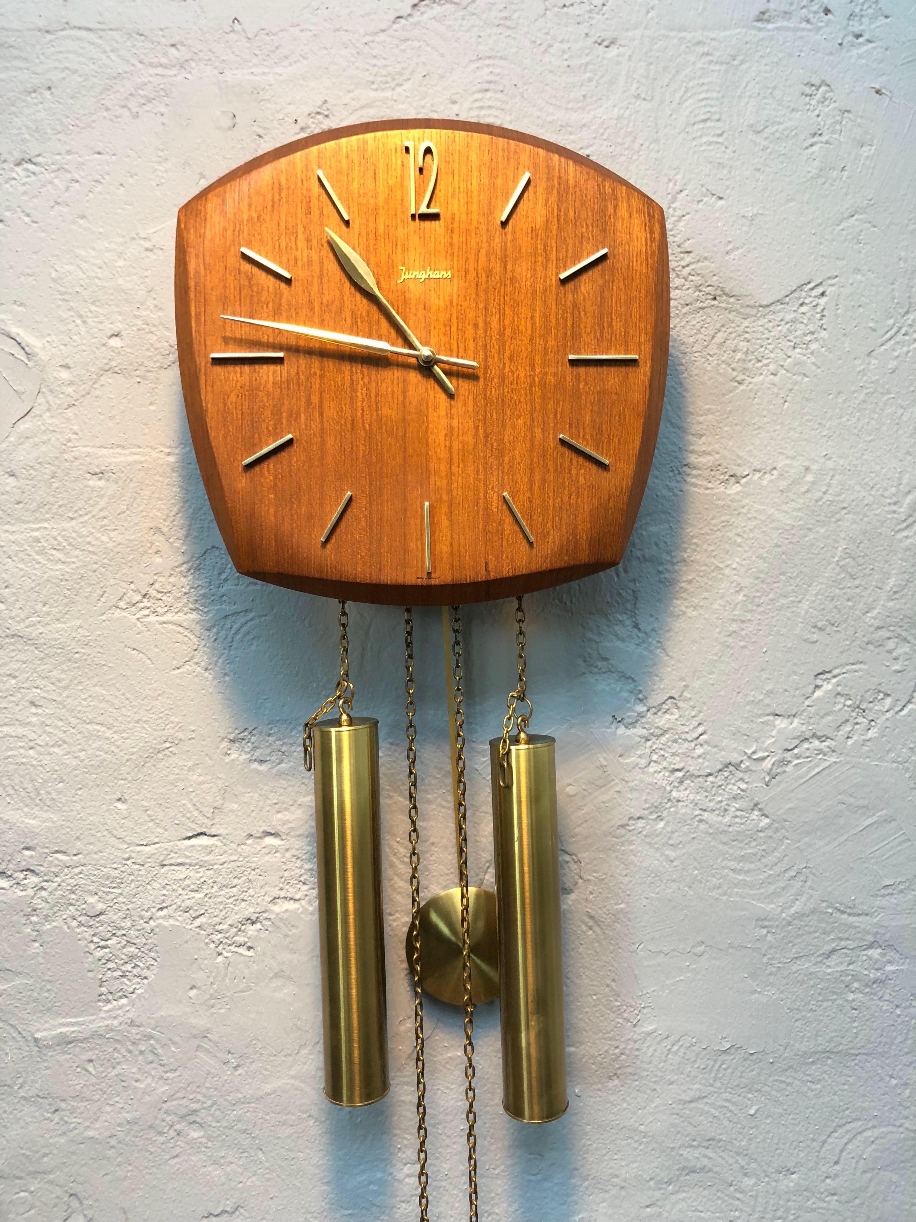Vintage Junghans pendulum wall clock from the 1960s in teak veneer with brass fittings.
In lovely working condition and with chimes on the half and whole hour that can be switched off if so desired.
Please see the video.
A very clean pendulum