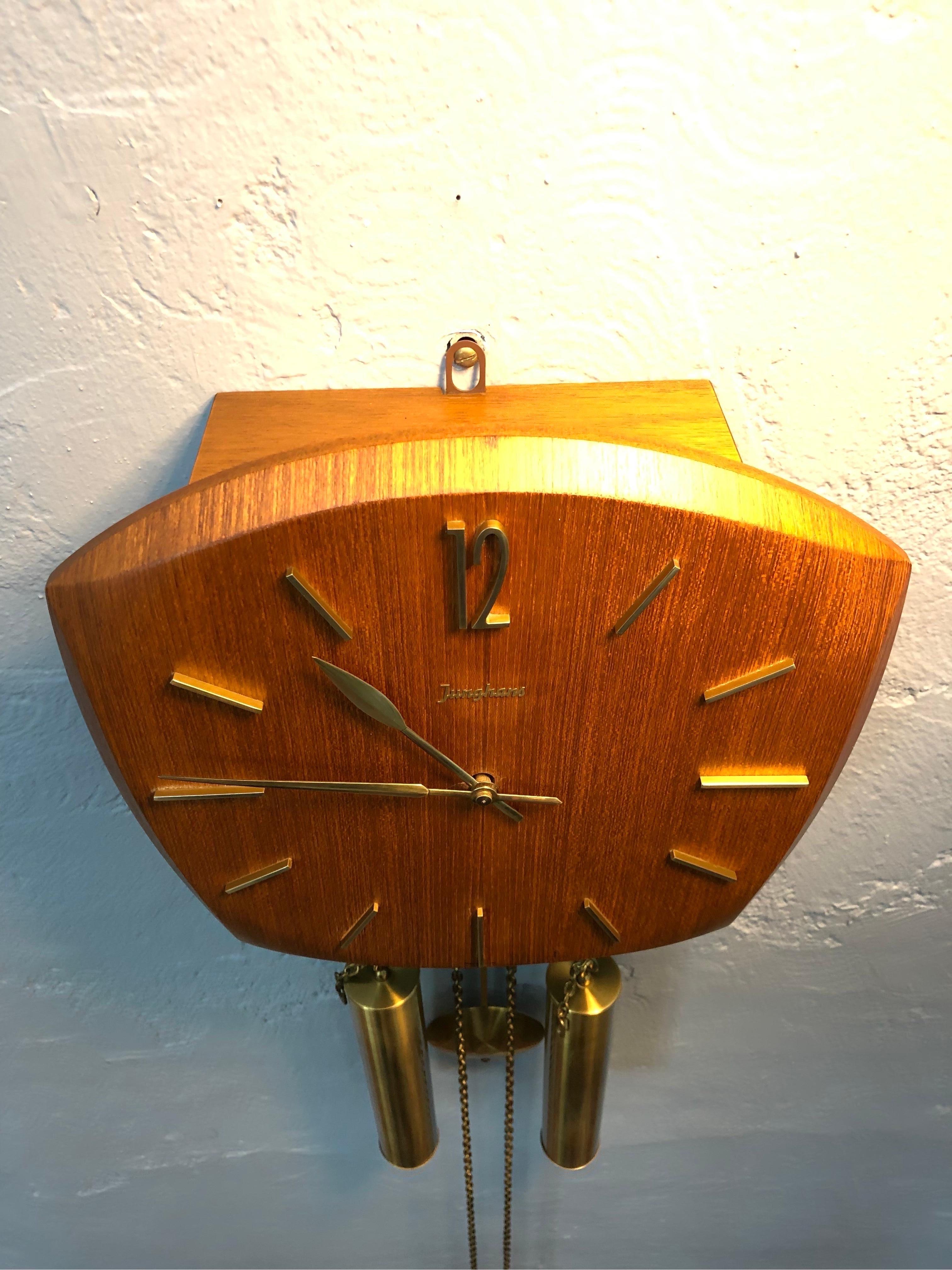 Vintage Junghans Pendulum Wall Clock in Teak Veneer from the 1960s In Good Condition In Søborg, DK