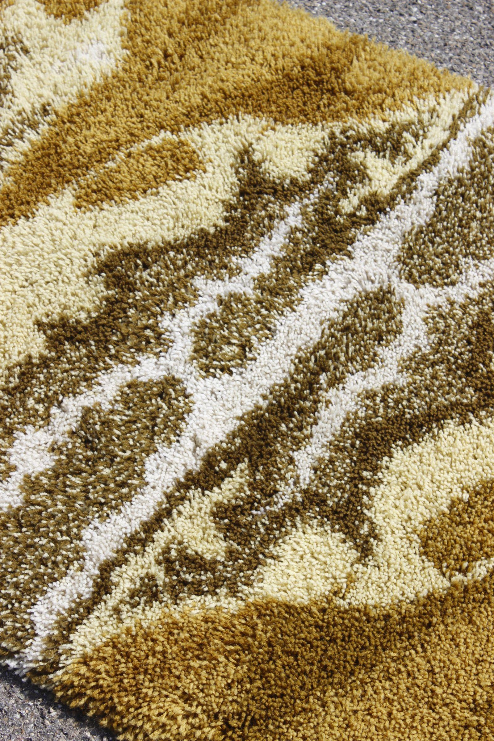 Woven Vintage Junghans shaggy wool rug 1970s For Sale