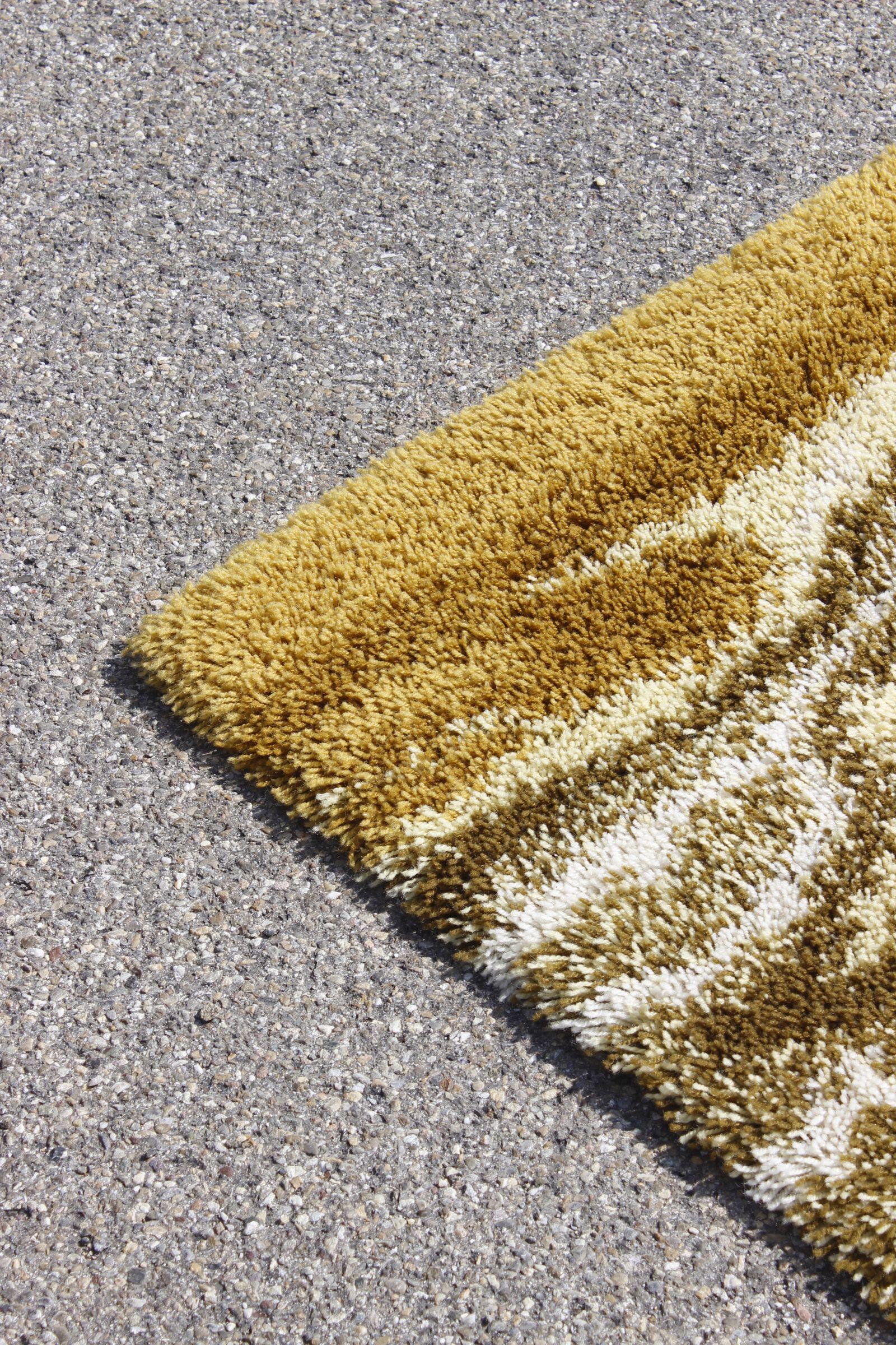 Vintage Junghans shaggy wool rug 1970s In Excellent Condition For Sale In STRASBOURG, FR