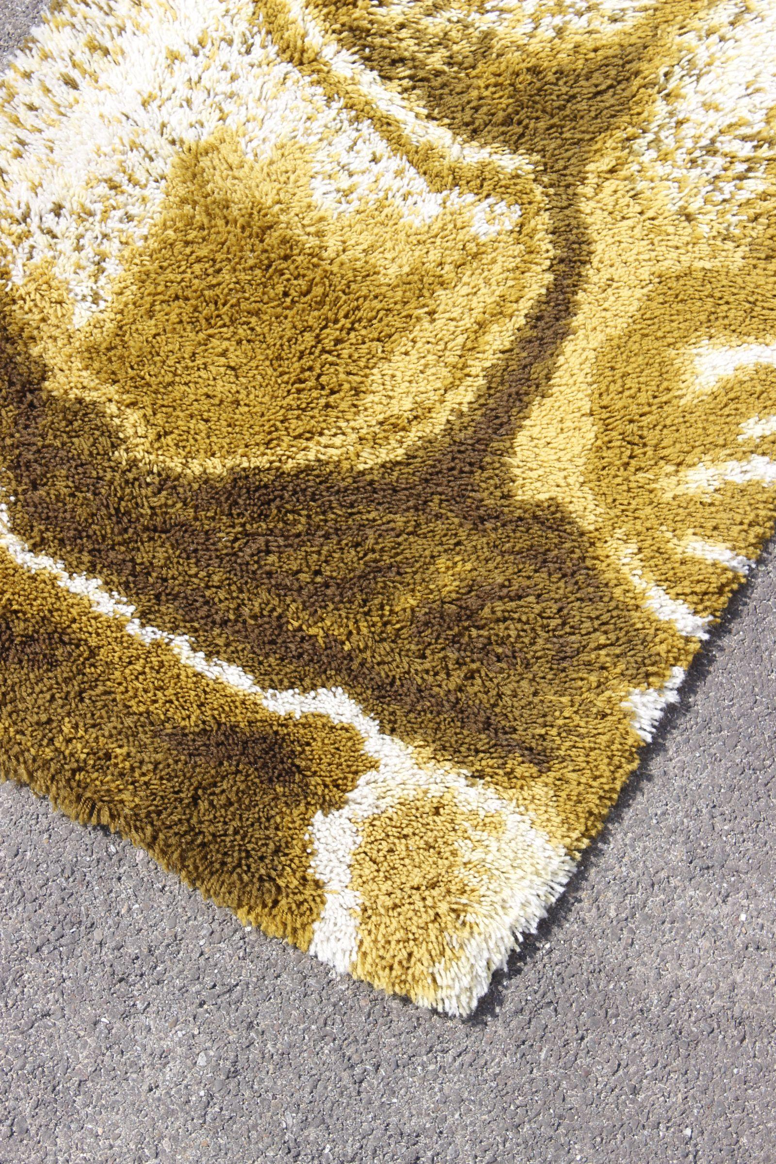 Vintage Junghans shaggy wool rug 1970s In Excellent Condition For Sale In STRASBOURG, FR