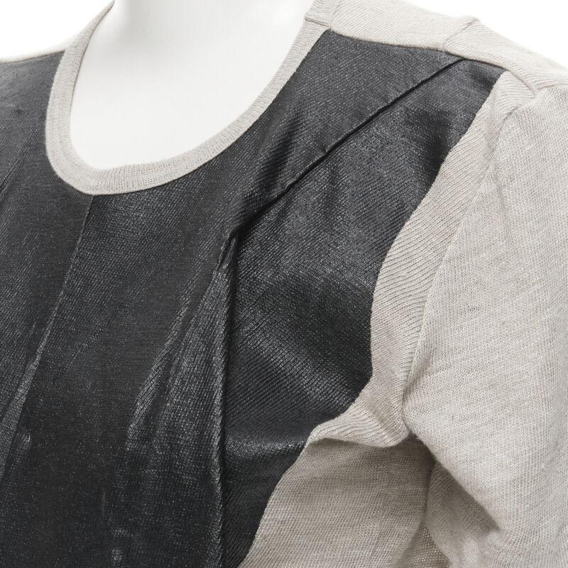 Pull vintage JUNYA WATANABE 1998 en lin gris laqué noir sur le devant S
Référence : CRTI/A00330
Marque : Junya Watanabe
Designer : Junya Watanabe
Collectional : 1998
MATERIAL : Lin
Couleur : Gris, Noir
Motif : Solide
Détails supplémentaires :