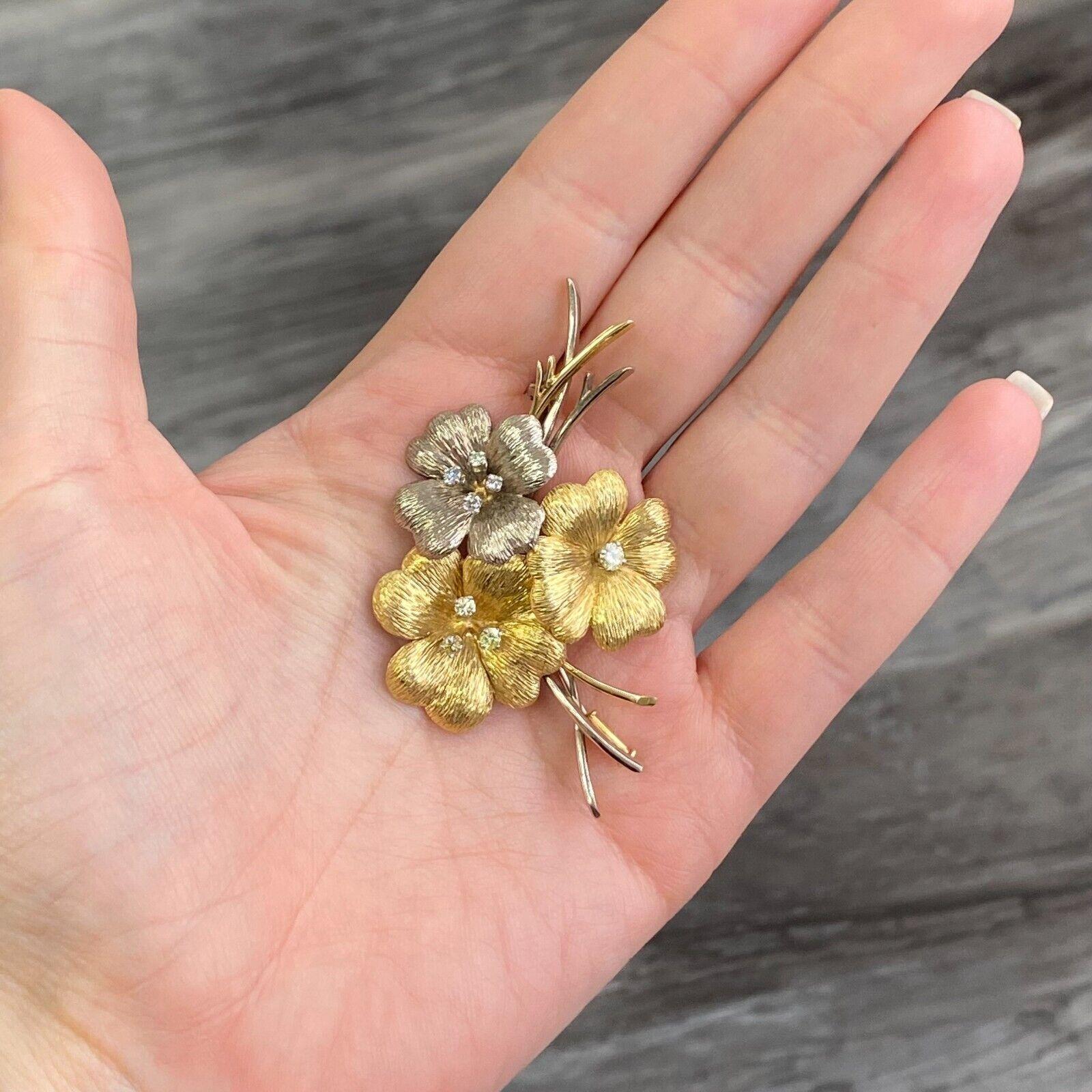Spezifikationen:
Metall: 18K 2-TONE GOLD
Gewicht: 20.15G
Hauptstein:  ETWA 0,36CTW DIAMANTEN
Farbe: 
Klarheit: VS-SI