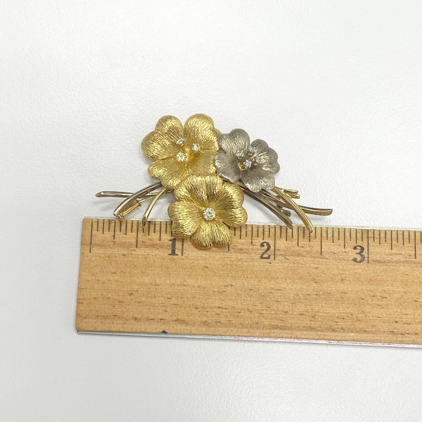 Antike Vintage-Blumenbrosche „KABANA“ aus 18 Karat 2-farbigem Gold mit Diamanten (Kunsthandwerker*in) im Angebot