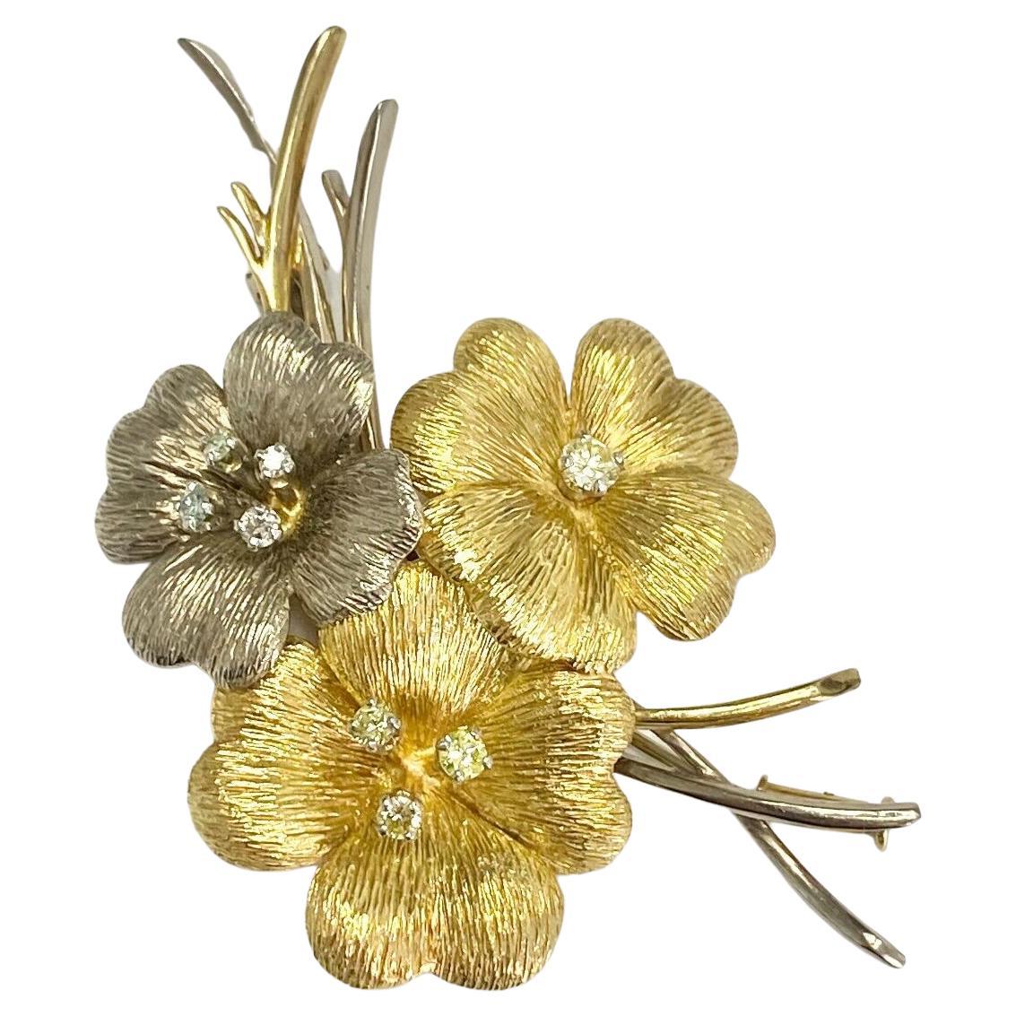 Broche vintage "KABANA" Fleur ancienne en or 18 carats 2 tons avec diamants en vente