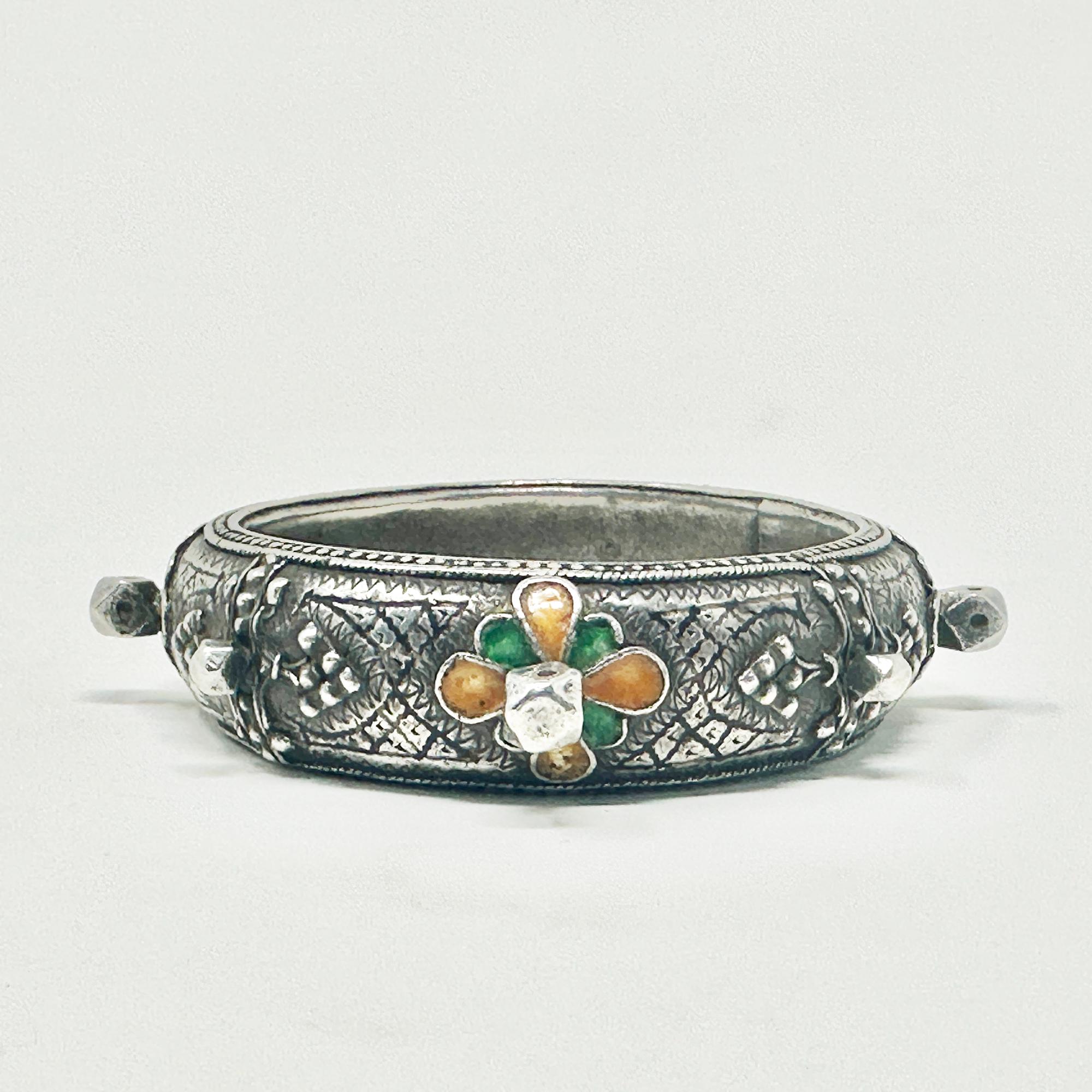 Vintage Kabylie Berber-Emaille- und Silberarmband aus Emaille, Algerien im Zustand „Gut“ im Angebot in Point Richmond, CA