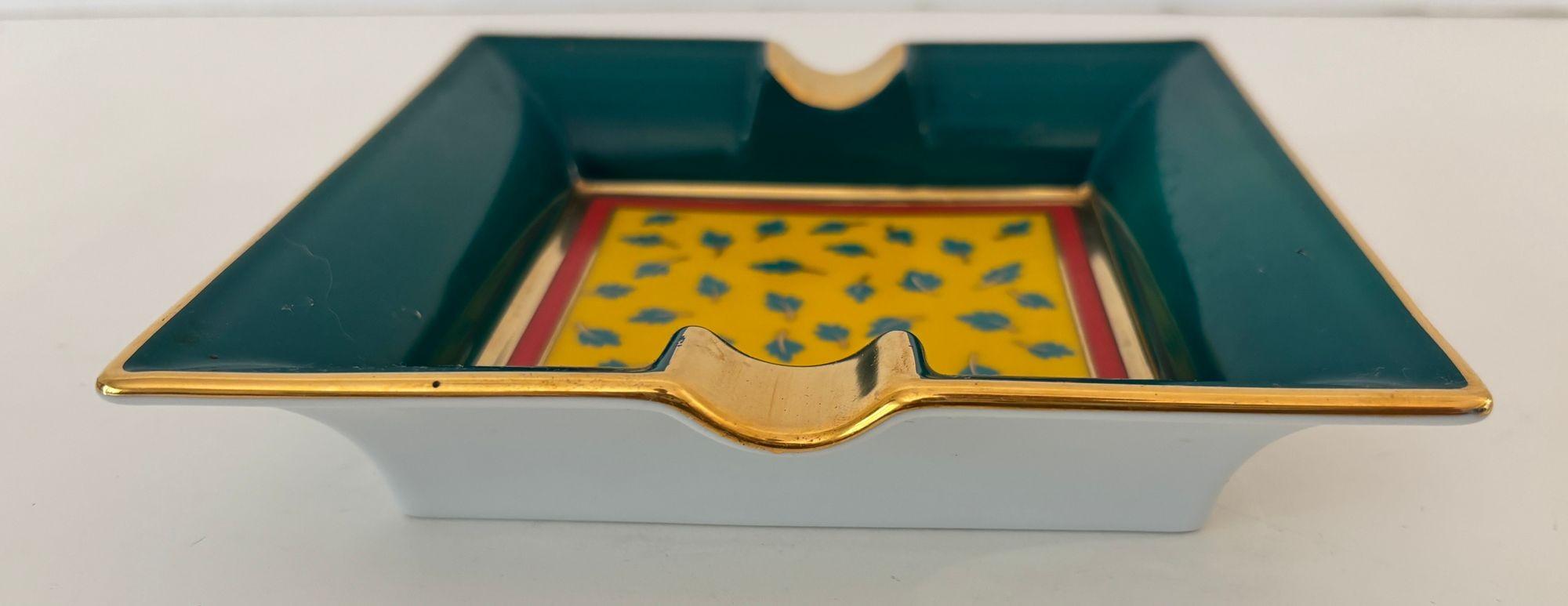 Posacenere quadrato in porcellana Kahla d'epoca Greene & Greene Germania c.C. 1950 In condizioni buone in vendita a North Hollywood, CA