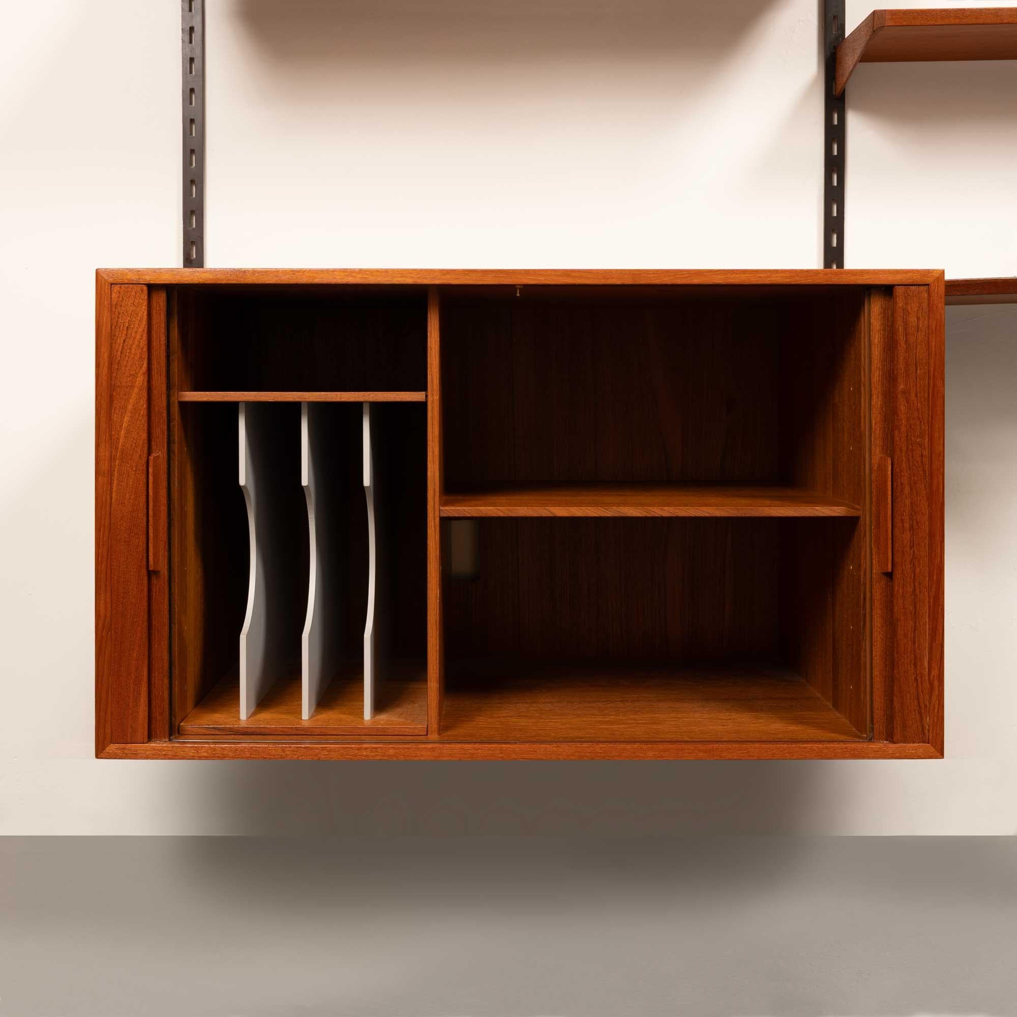 Vintage Kai Kristansen Teak Wand System mit Schreibtisch im Zustand „Gut“ im Angebot in Emeryville, CA