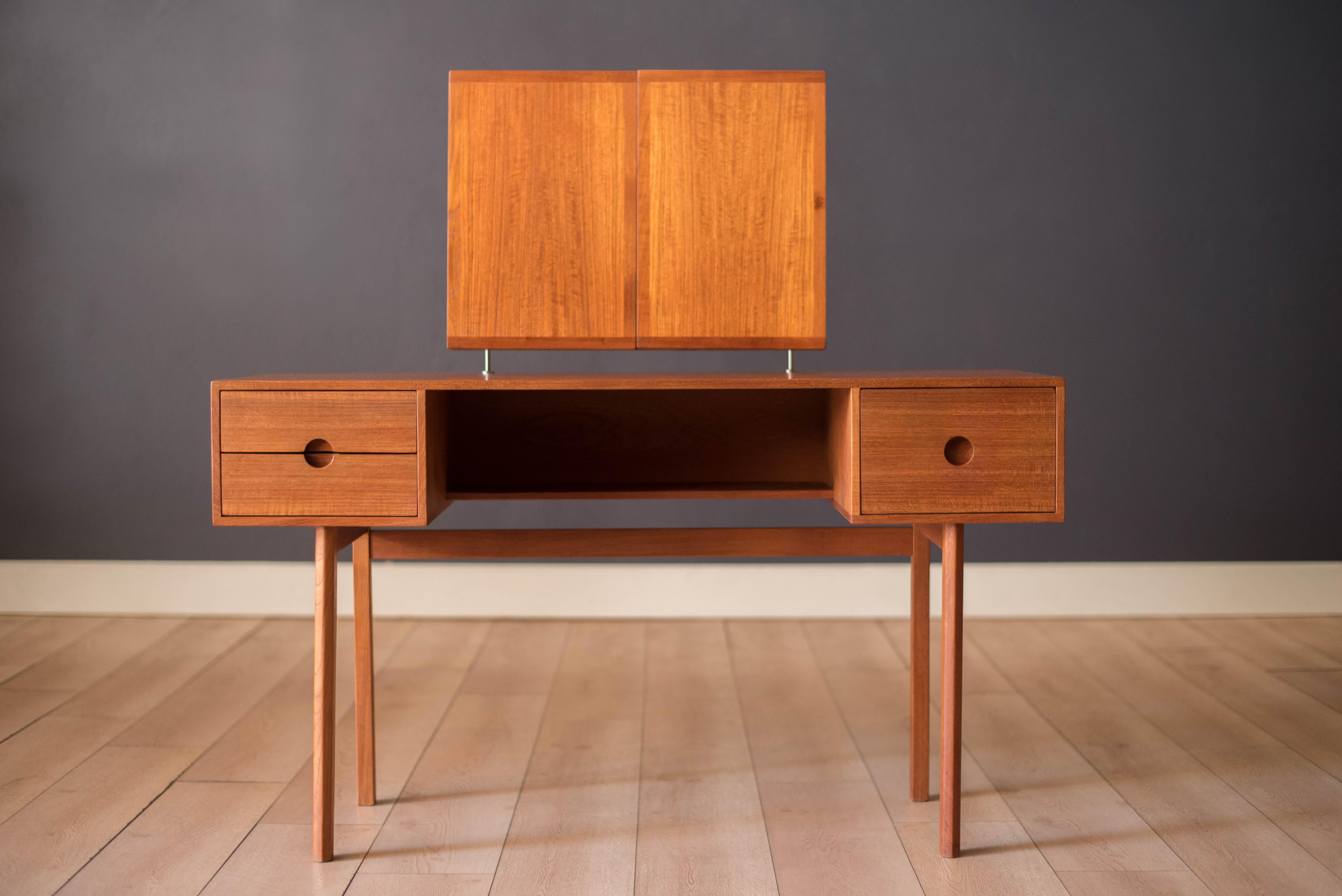 Vintage Kai Kristiansen Danish Modern Teak Vanity for Aksel Kjersgaard In Good Condition For Sale In San Jose, CA