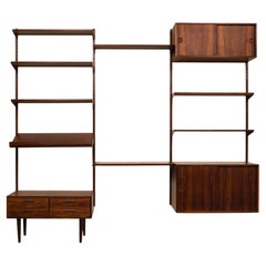 Scaffali moderni di metà secolo