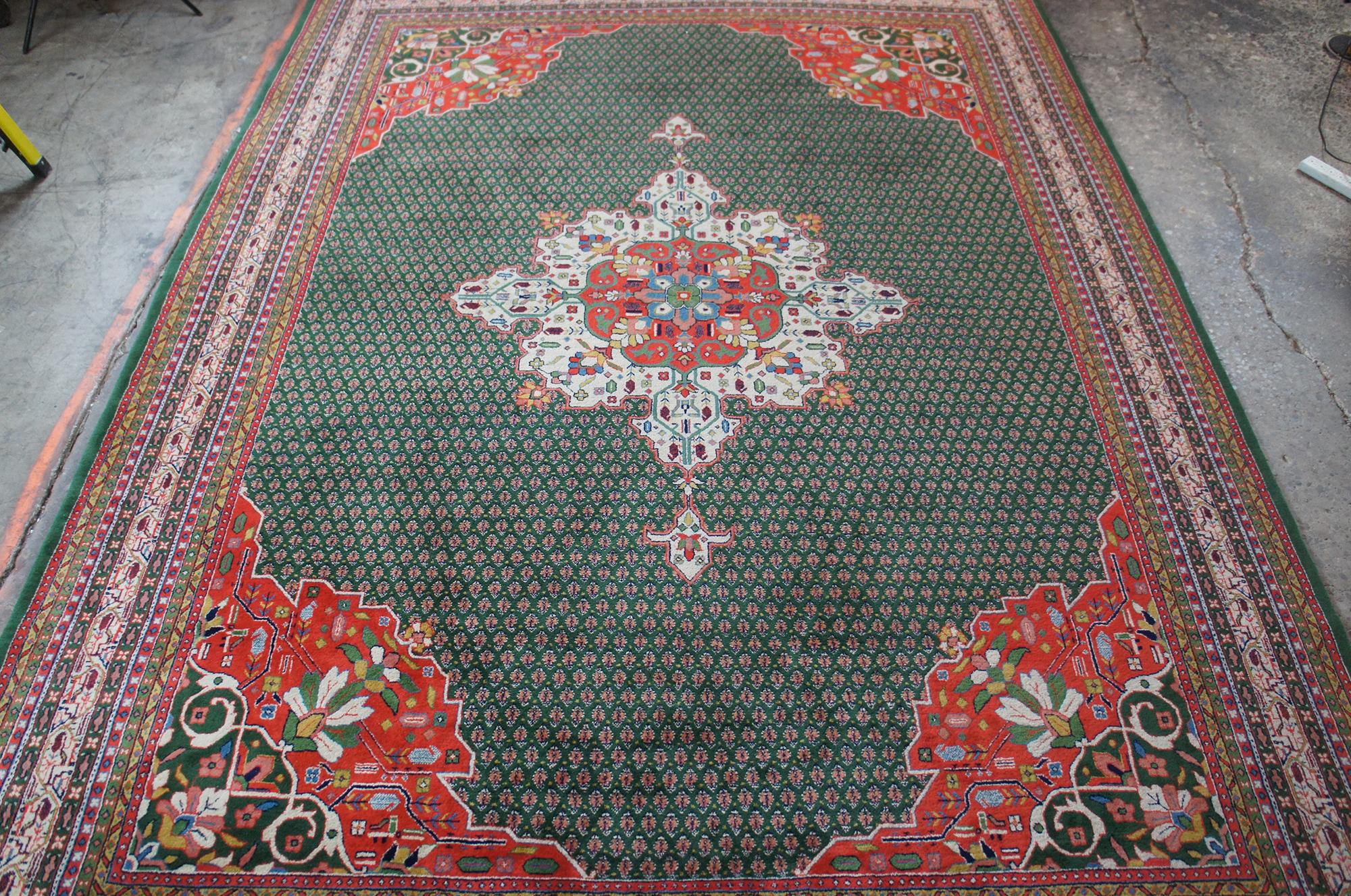 Vintage Kaimuri 100% Wool Tabriz Mahi Medallion Area Rug Carpet, India For Sale 4
