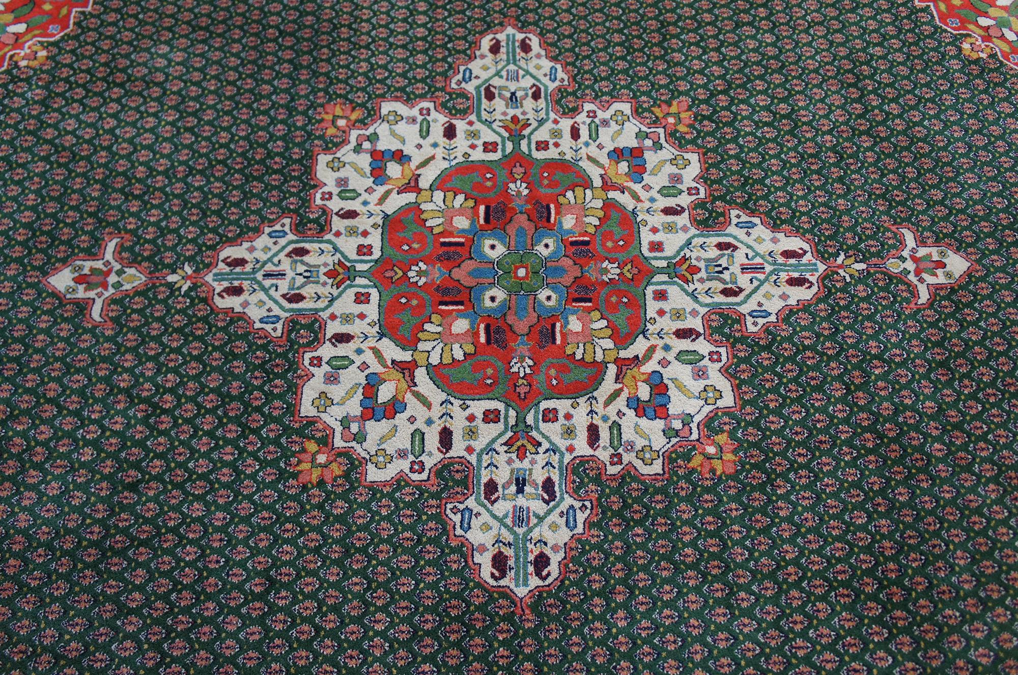 Vintage Kaimuri 100% Wool Tabriz Mahi Medallion Area Rug Carpet, India In Good Condition For Sale In Dayton, OH