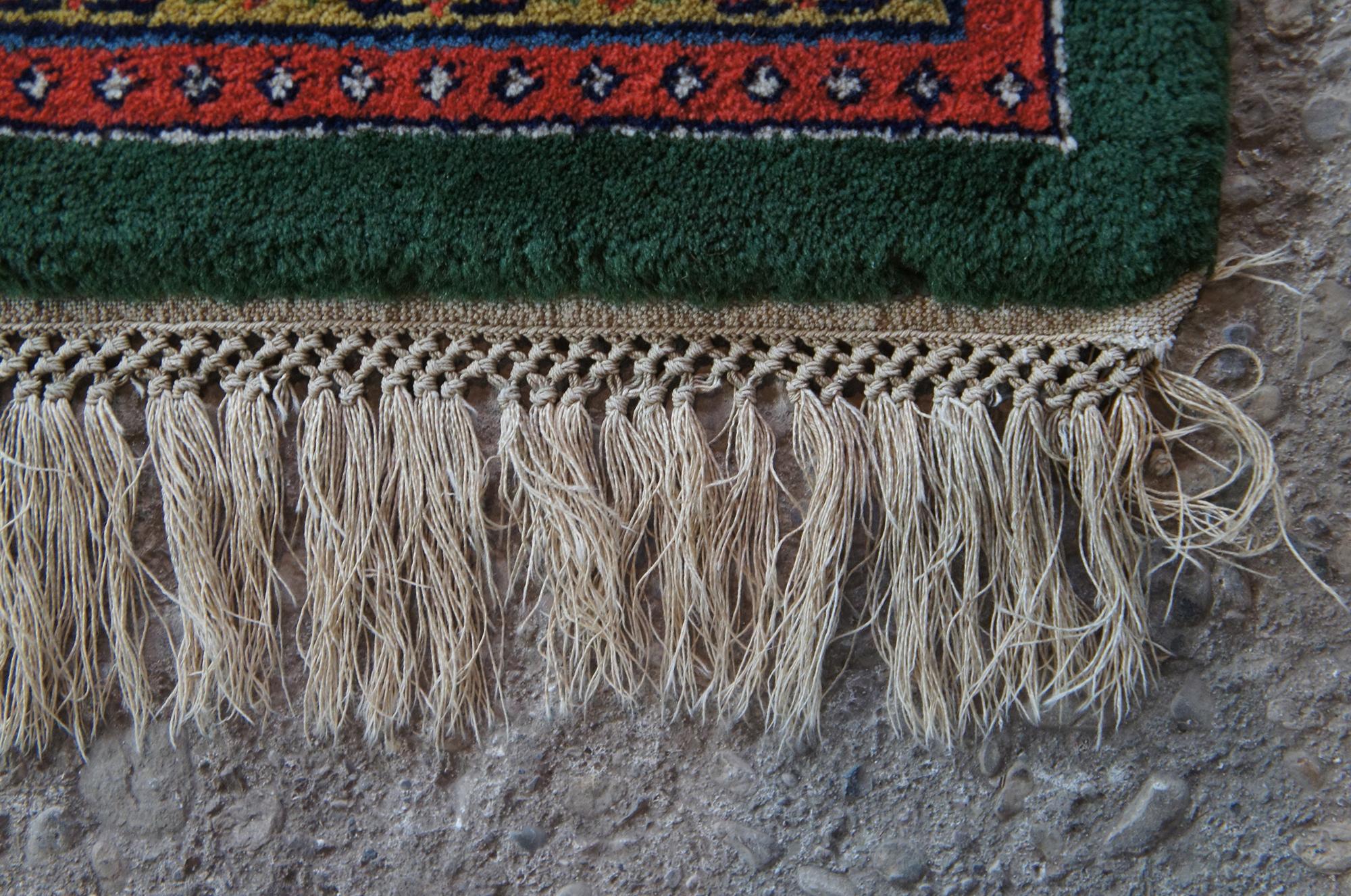 Vintage Kaimuri 100% Wool Tabriz Mahi Medallion Area Rug Carpet, India For Sale 1